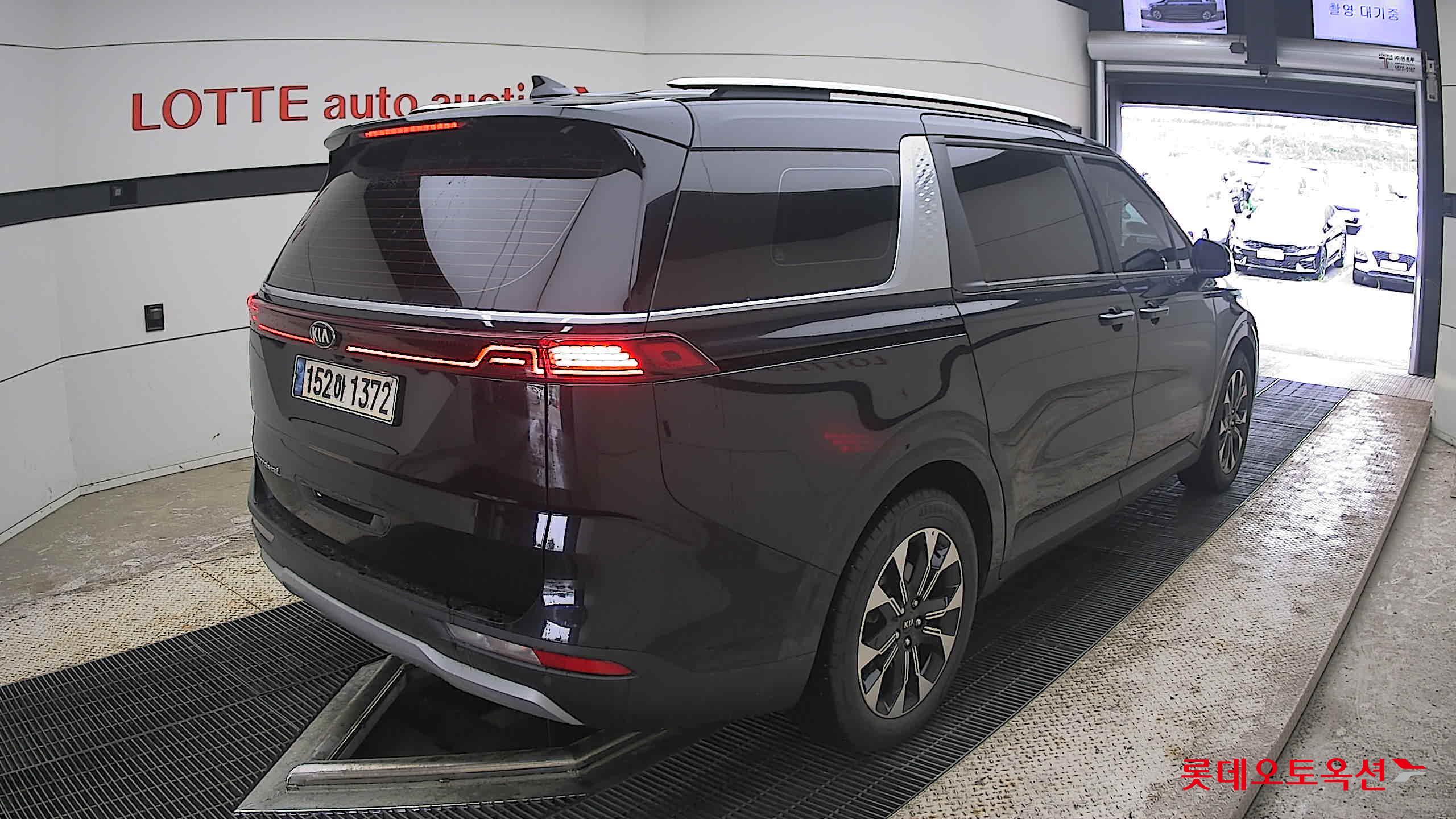 2021 - kia carnival