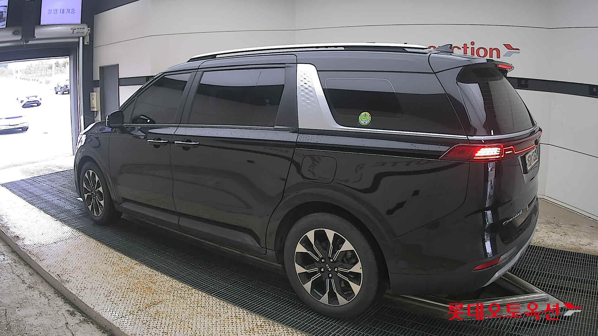 2021 - kia carnival