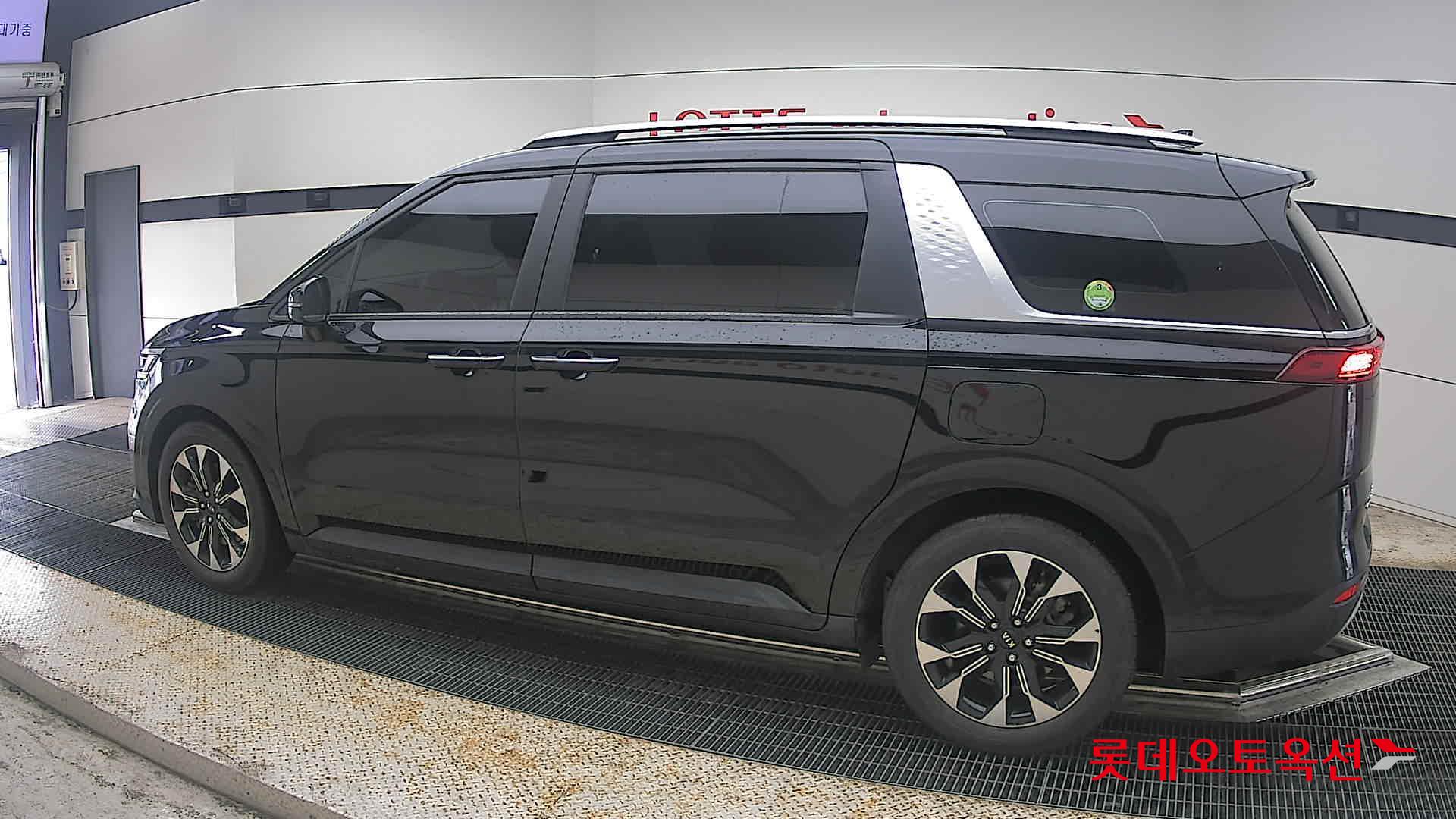 2021 - kia carnival