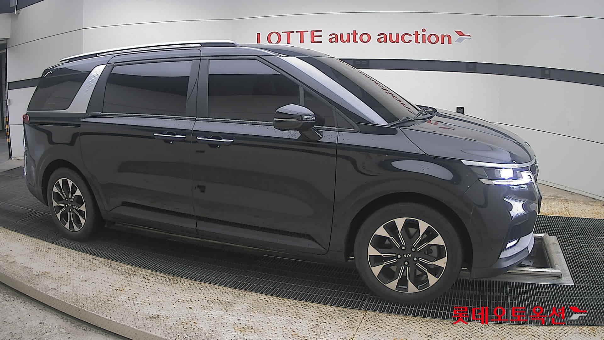 2021 - kia carnival