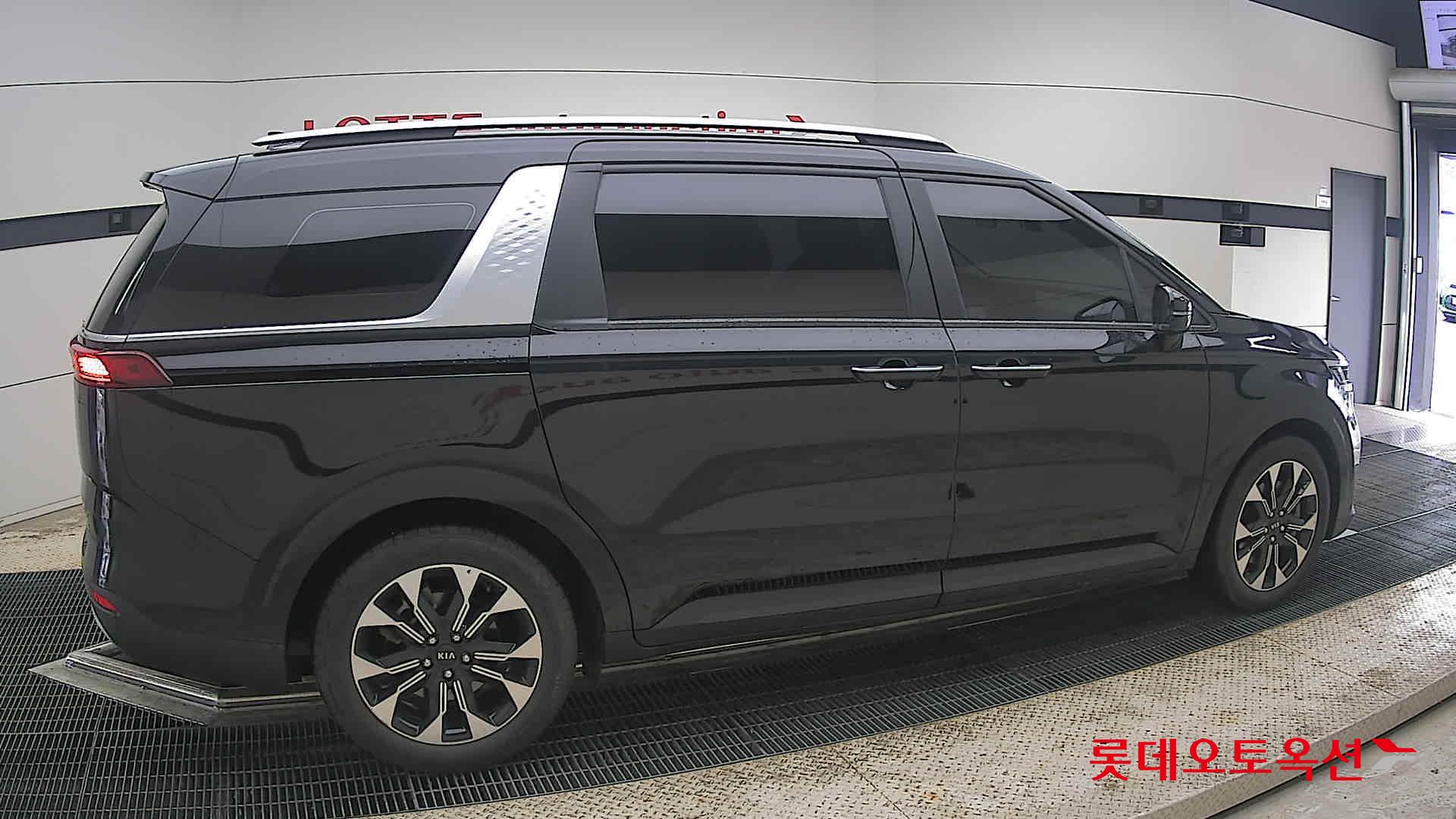 2021 - kia carnival