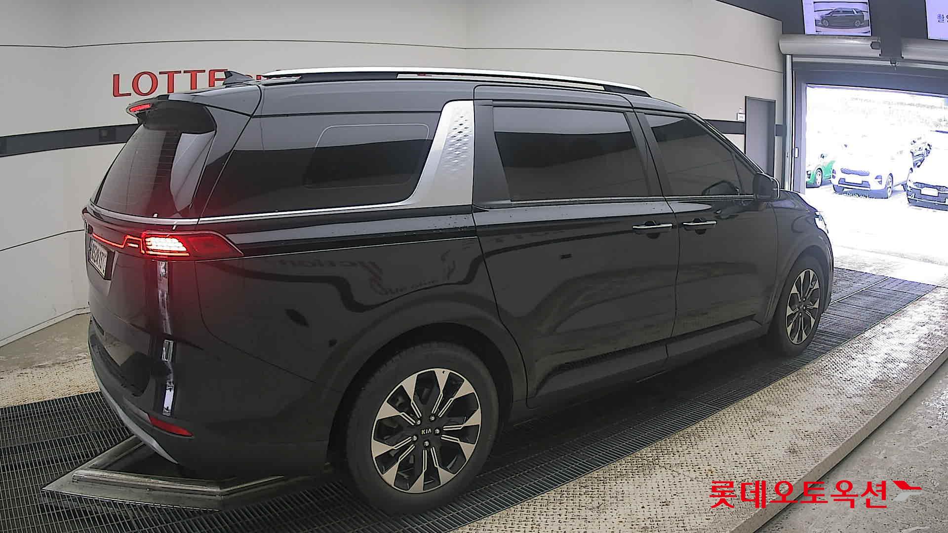 2021 - kia carnival