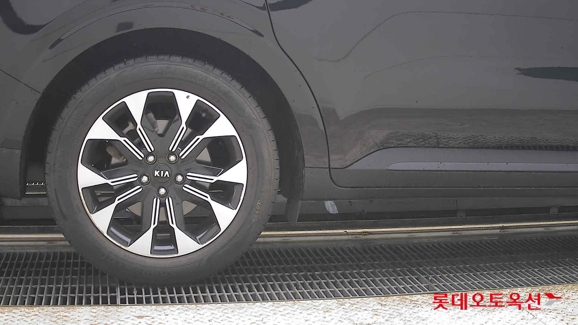 2021 - kia carnival