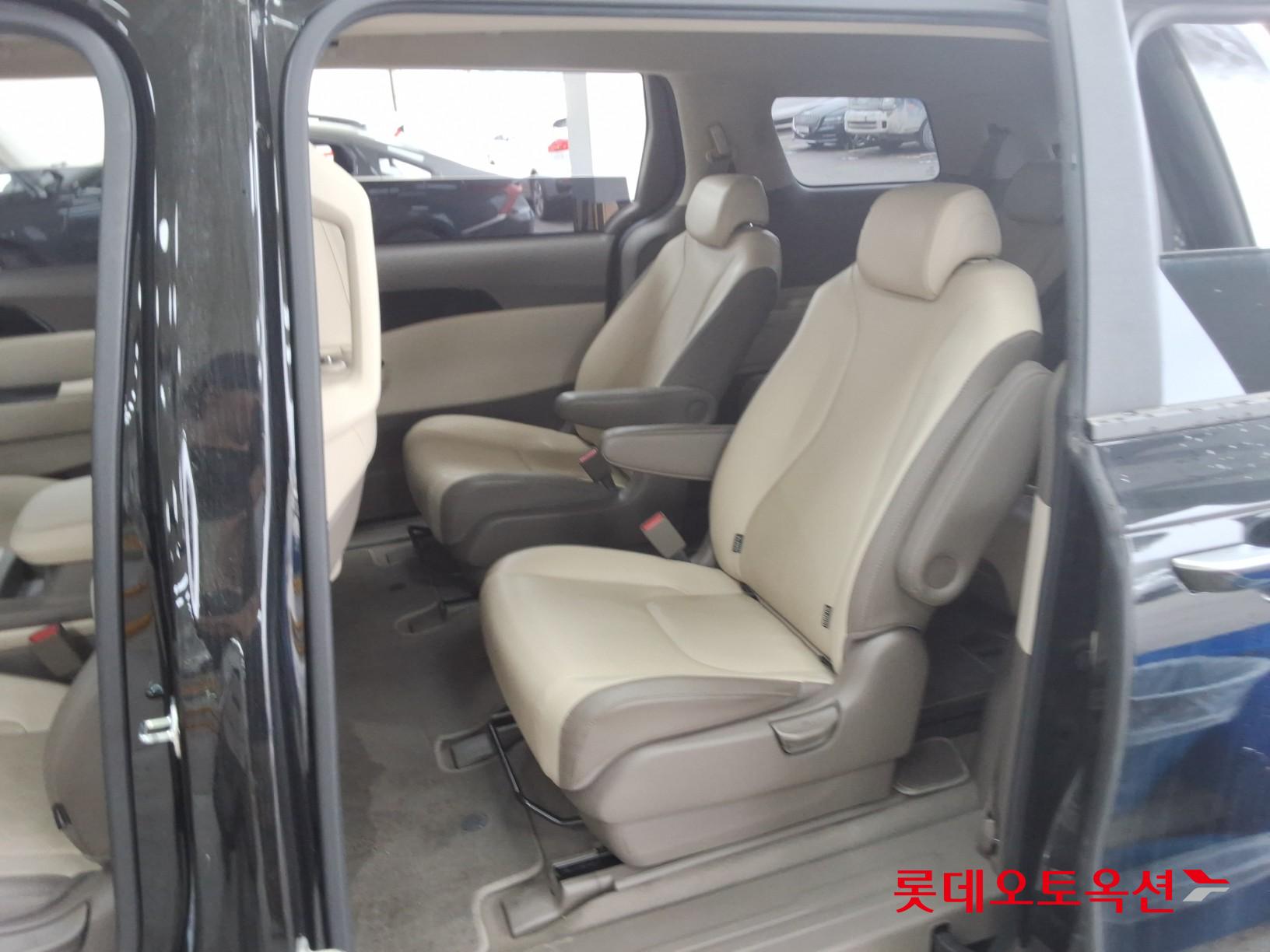 2021 - kia carnival