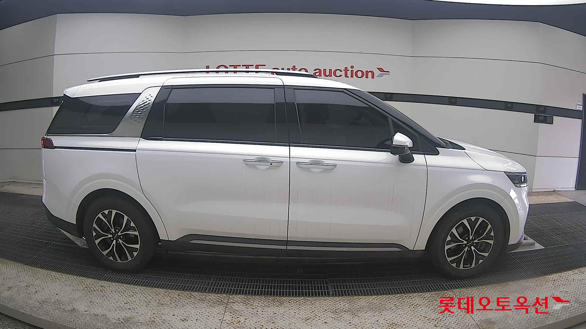 2022 - kia carnival