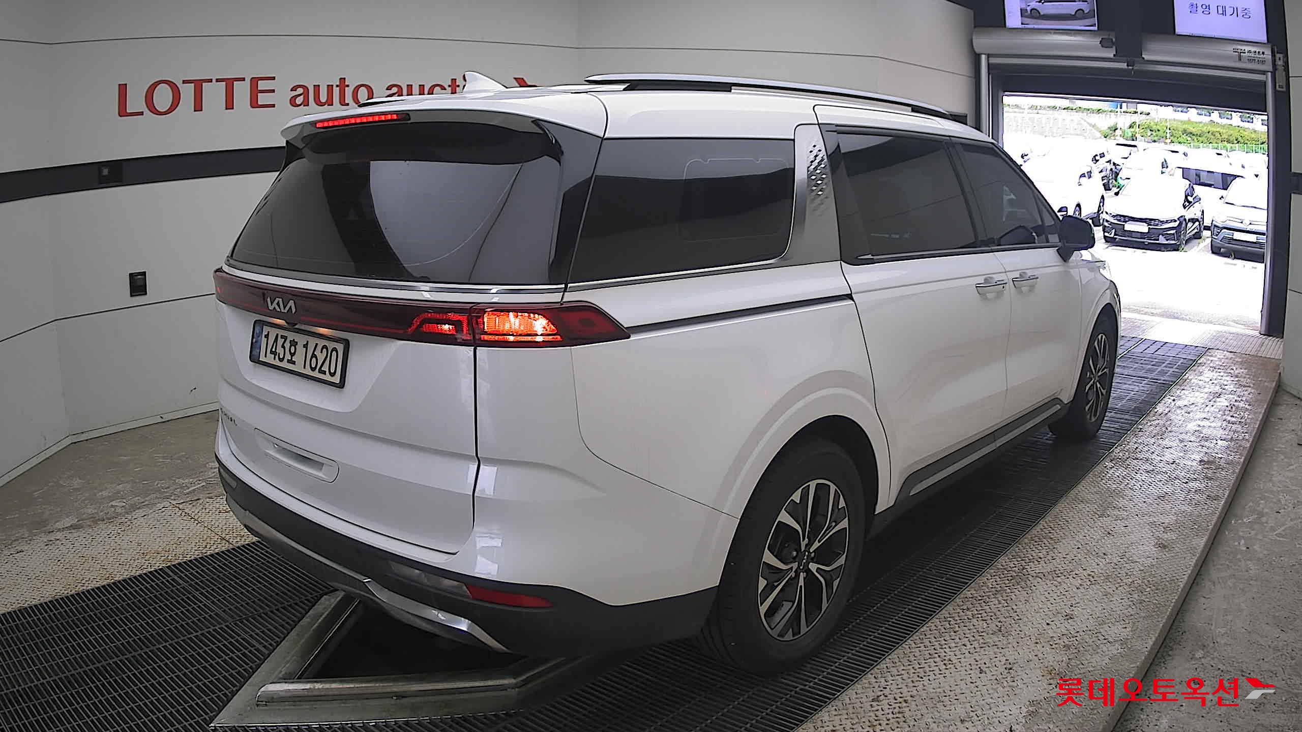 2022 - kia carnival