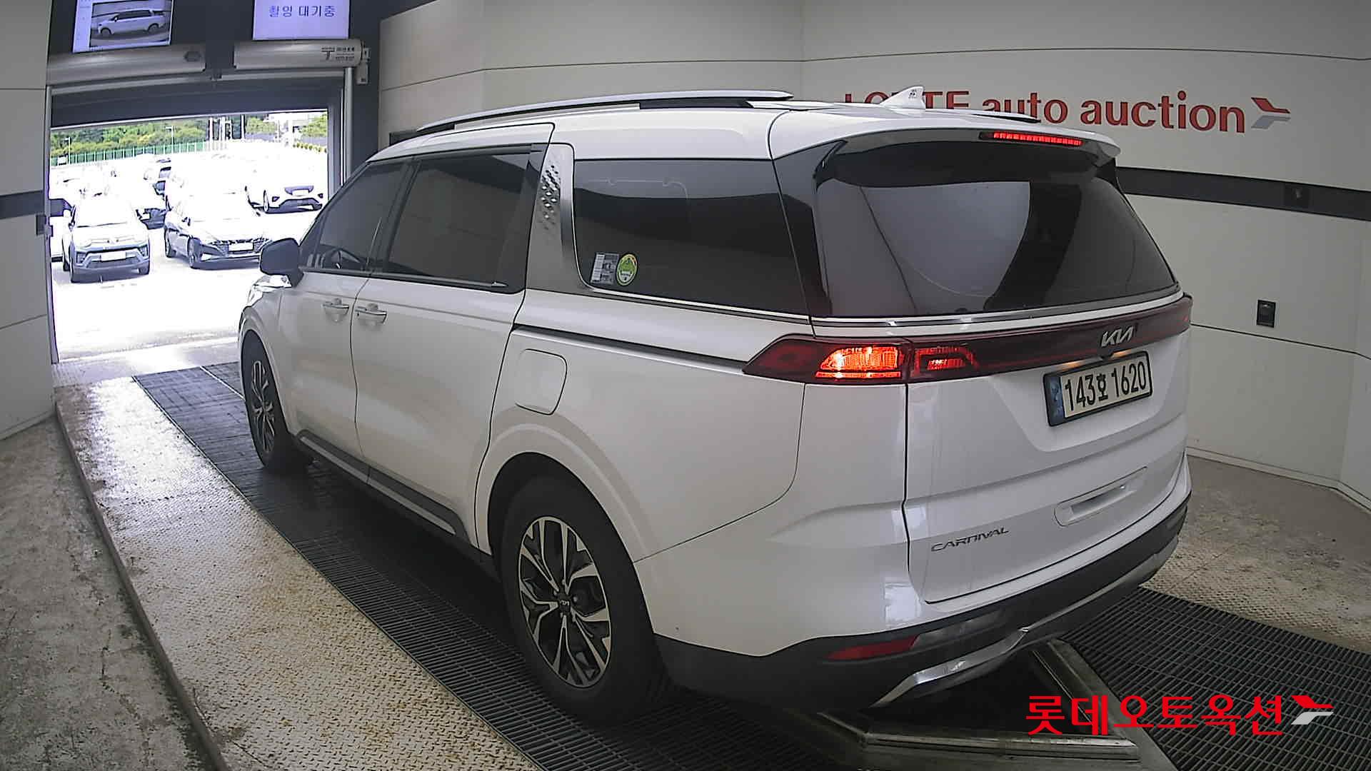 2022 - kia carnival