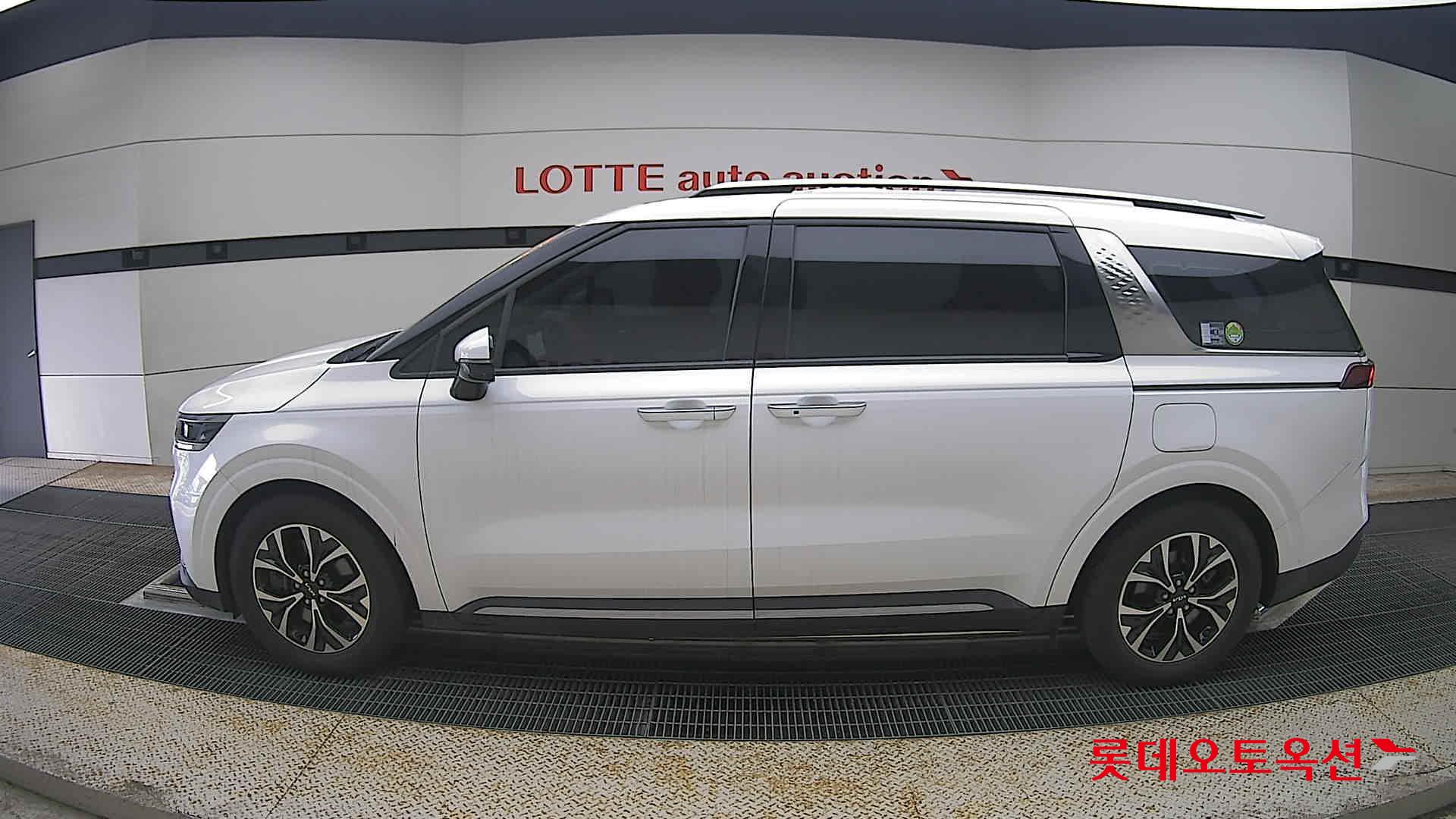 2022 - kia carnival