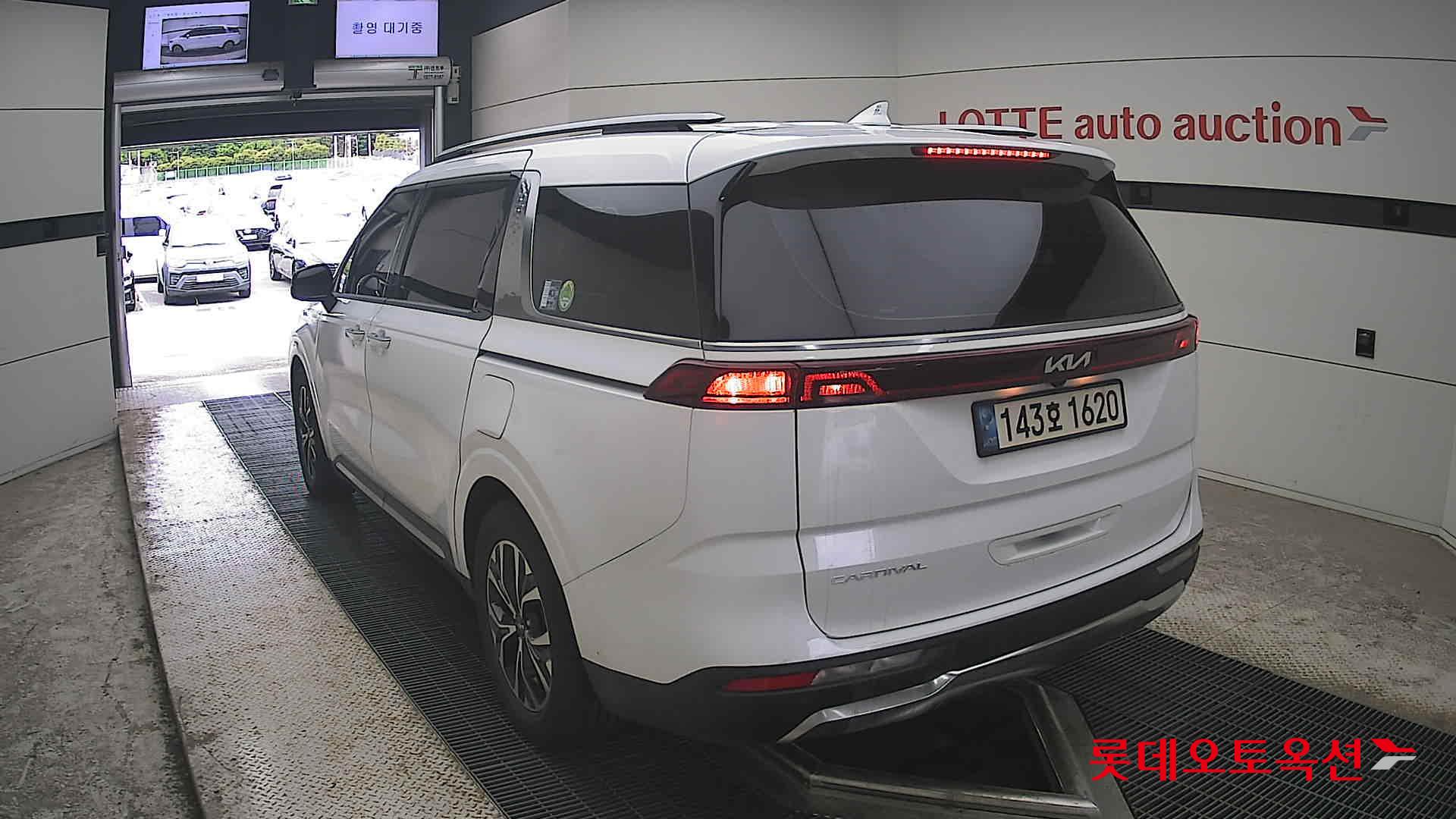 2022 - kia carnival