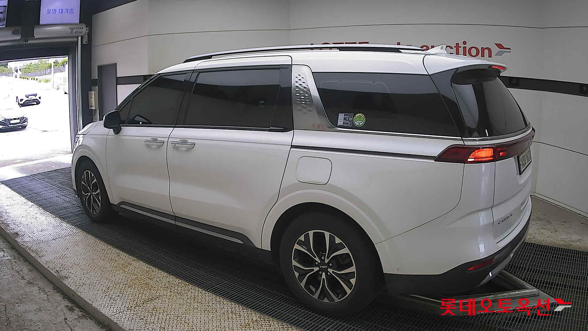 2022 - kia carnival
