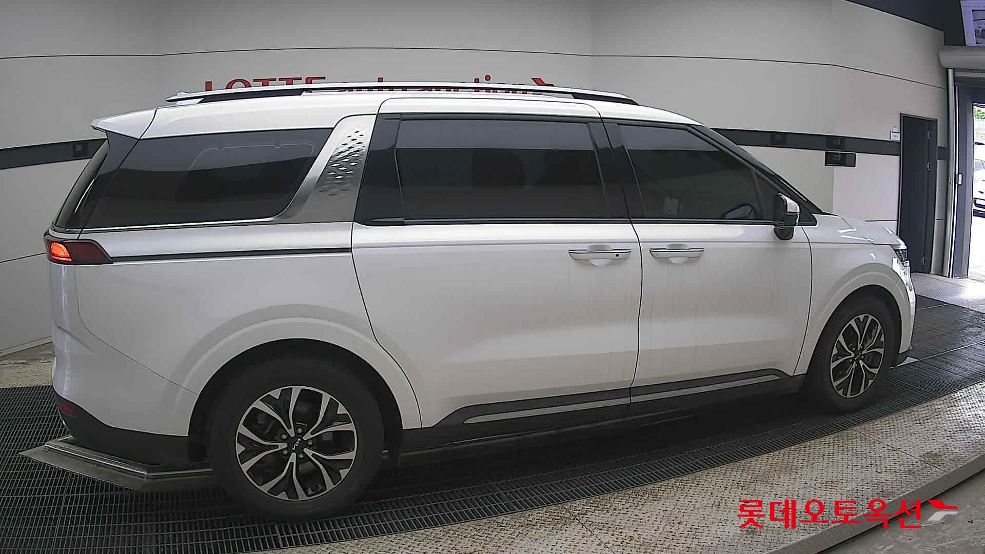2022 - kia carnival