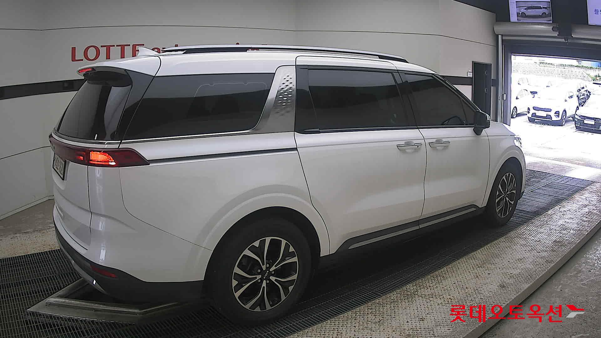2022 - kia carnival