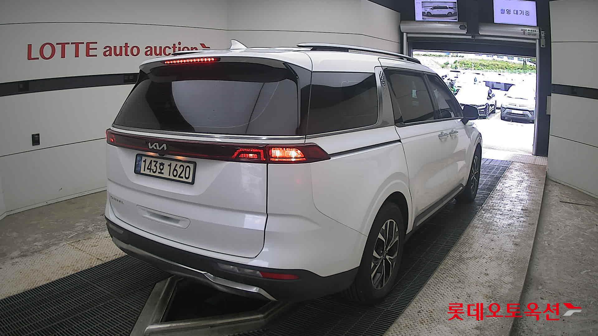 2022 - kia carnival