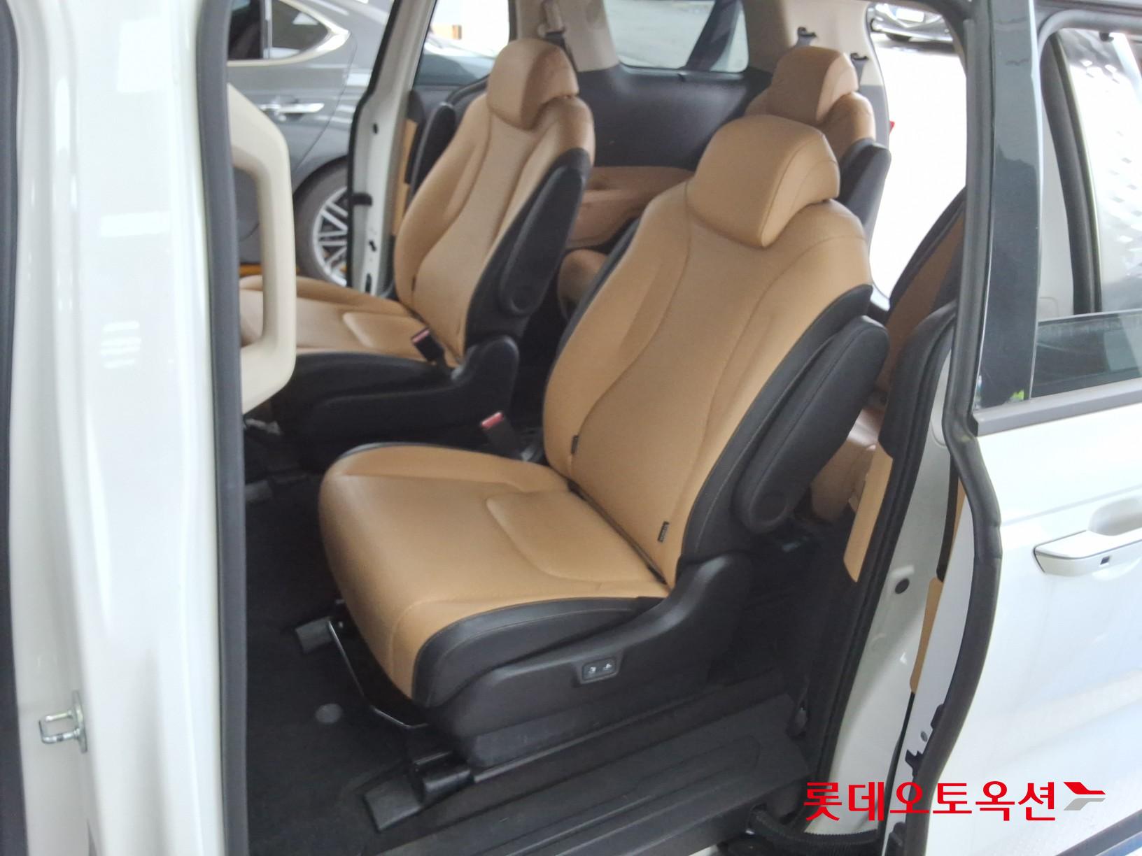 2022 - kia carnival