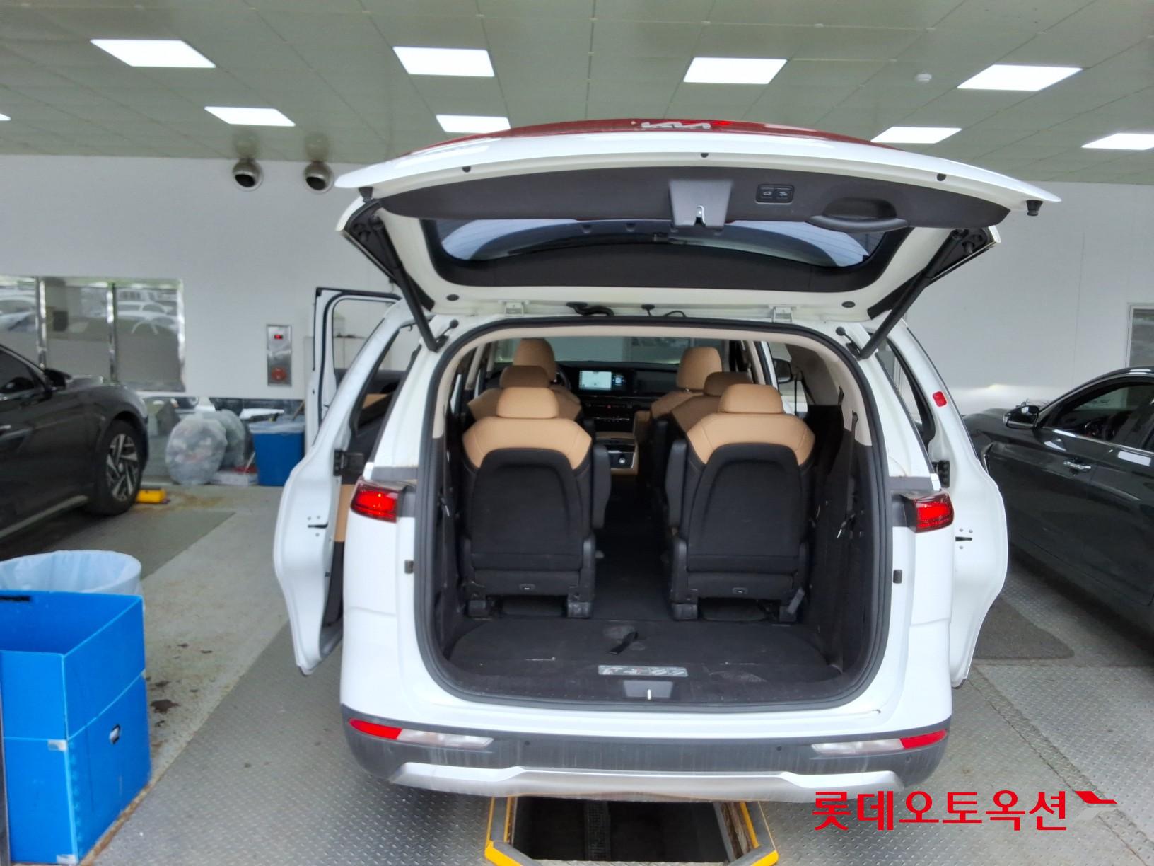 2022 - kia carnival