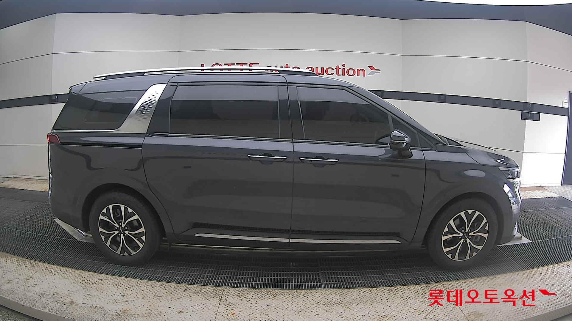 2022 - kia carnival