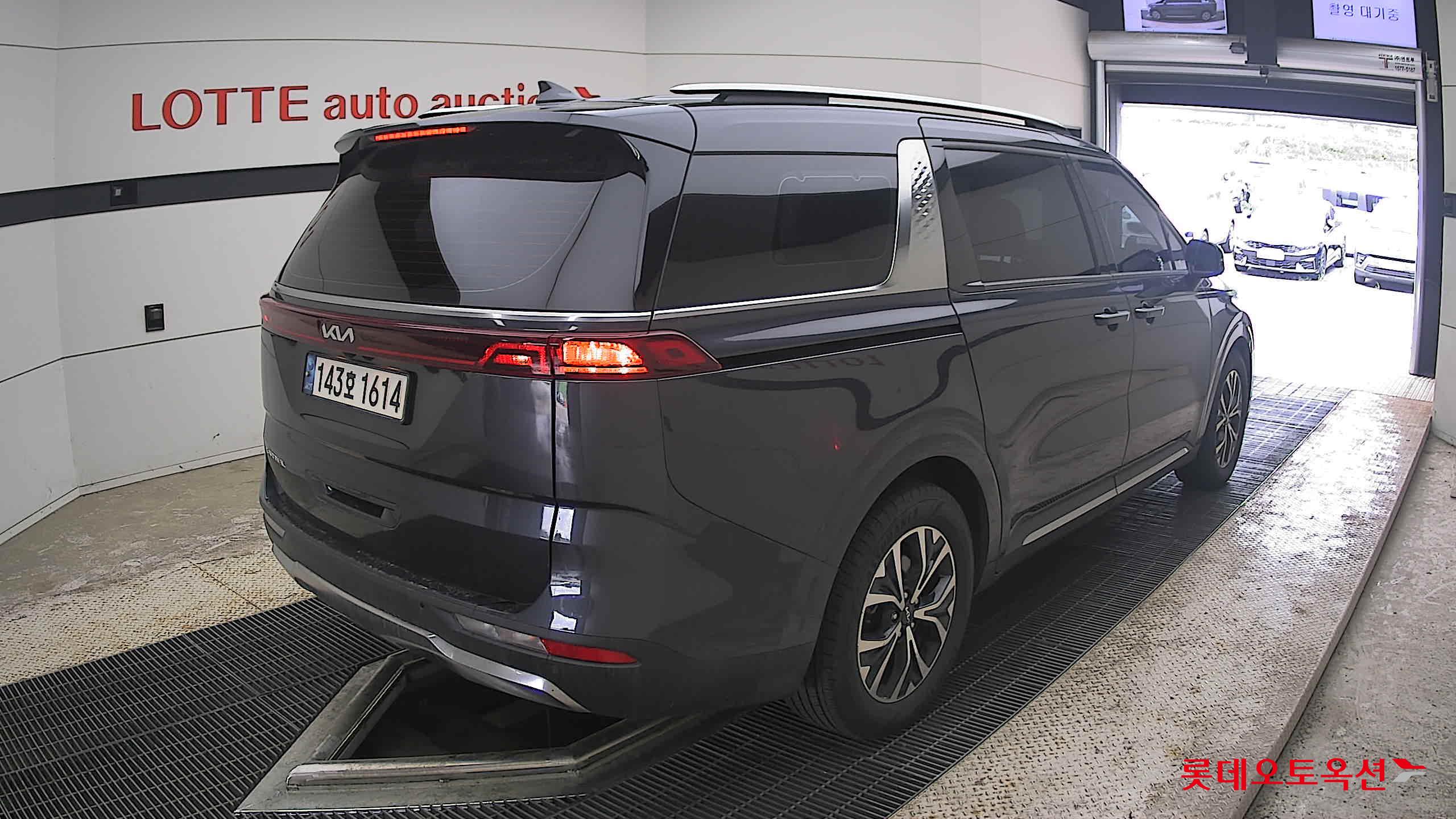 2022 - kia carnival