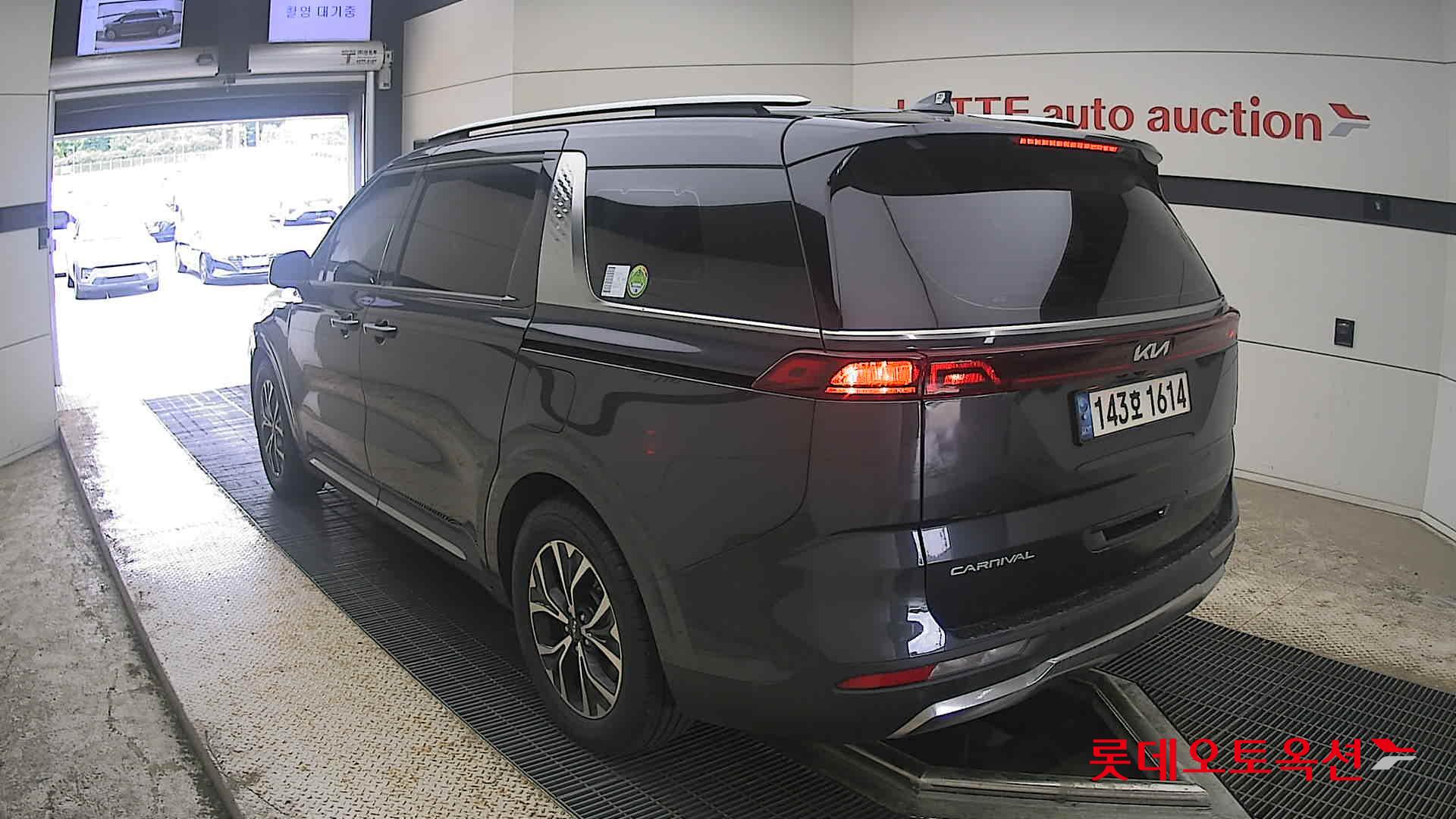 2022 - kia carnival