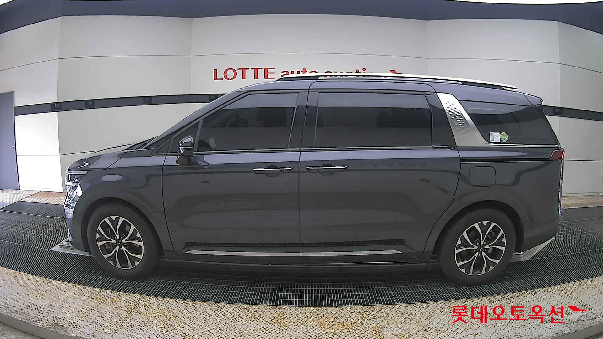 2022 - kia carnival