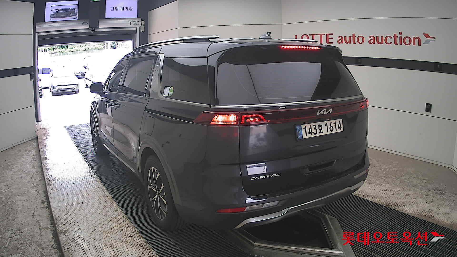 2022 - kia carnival