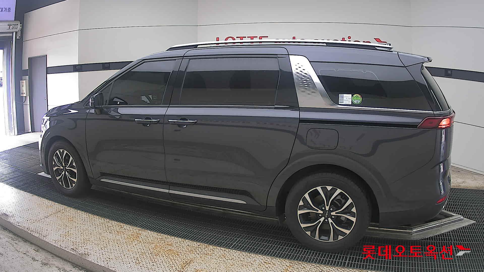 2022 - kia carnival