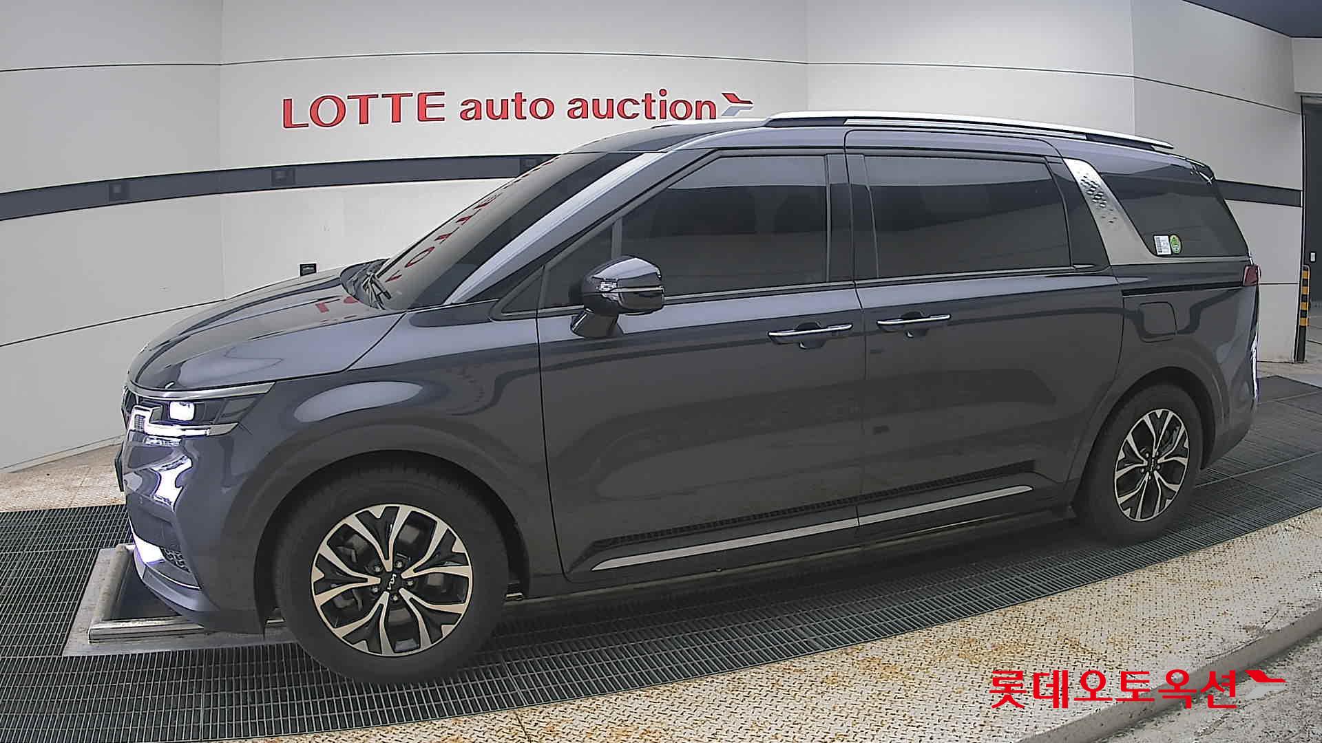 2022 - kia carnival