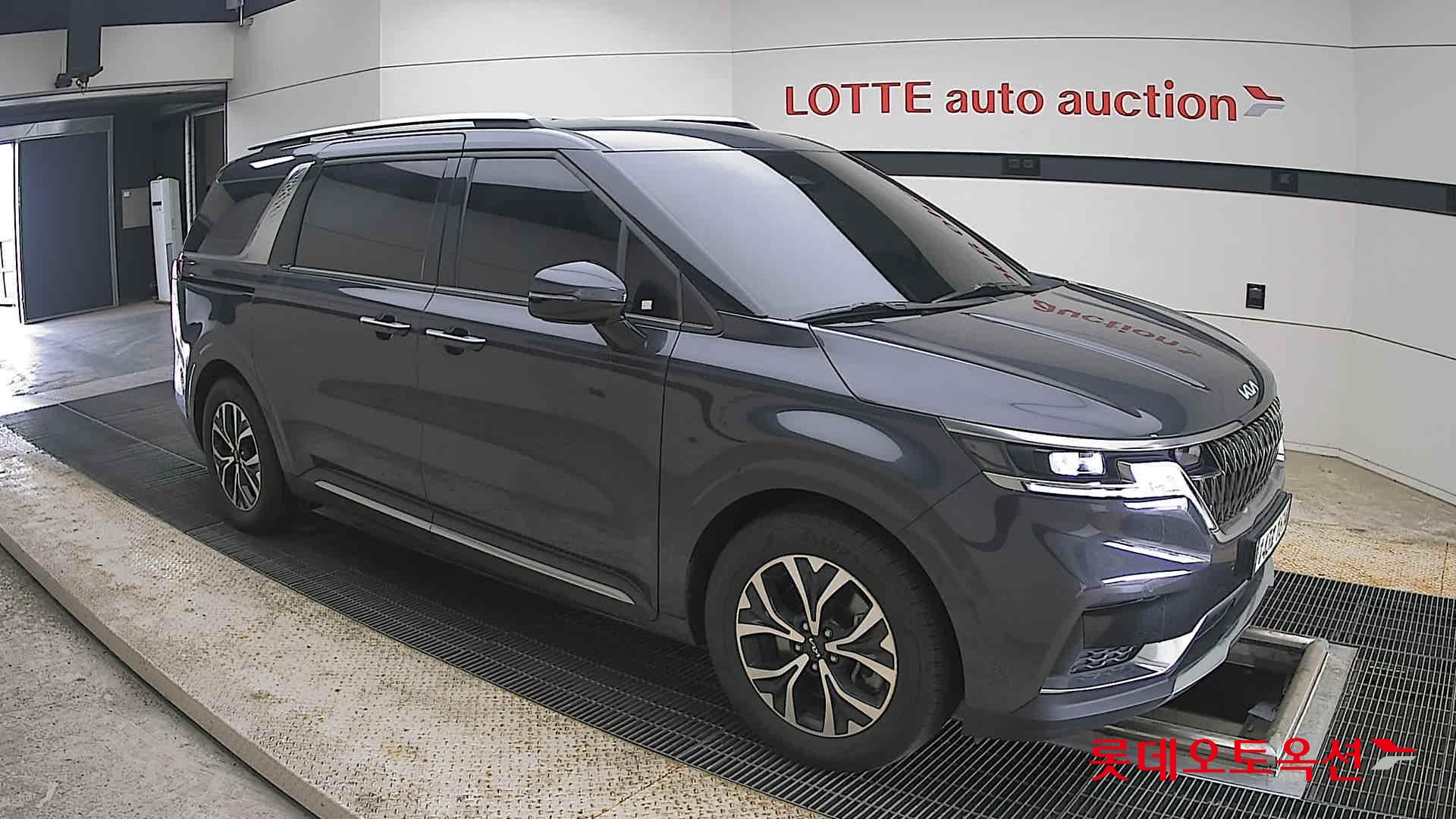 2022 - kia carnival