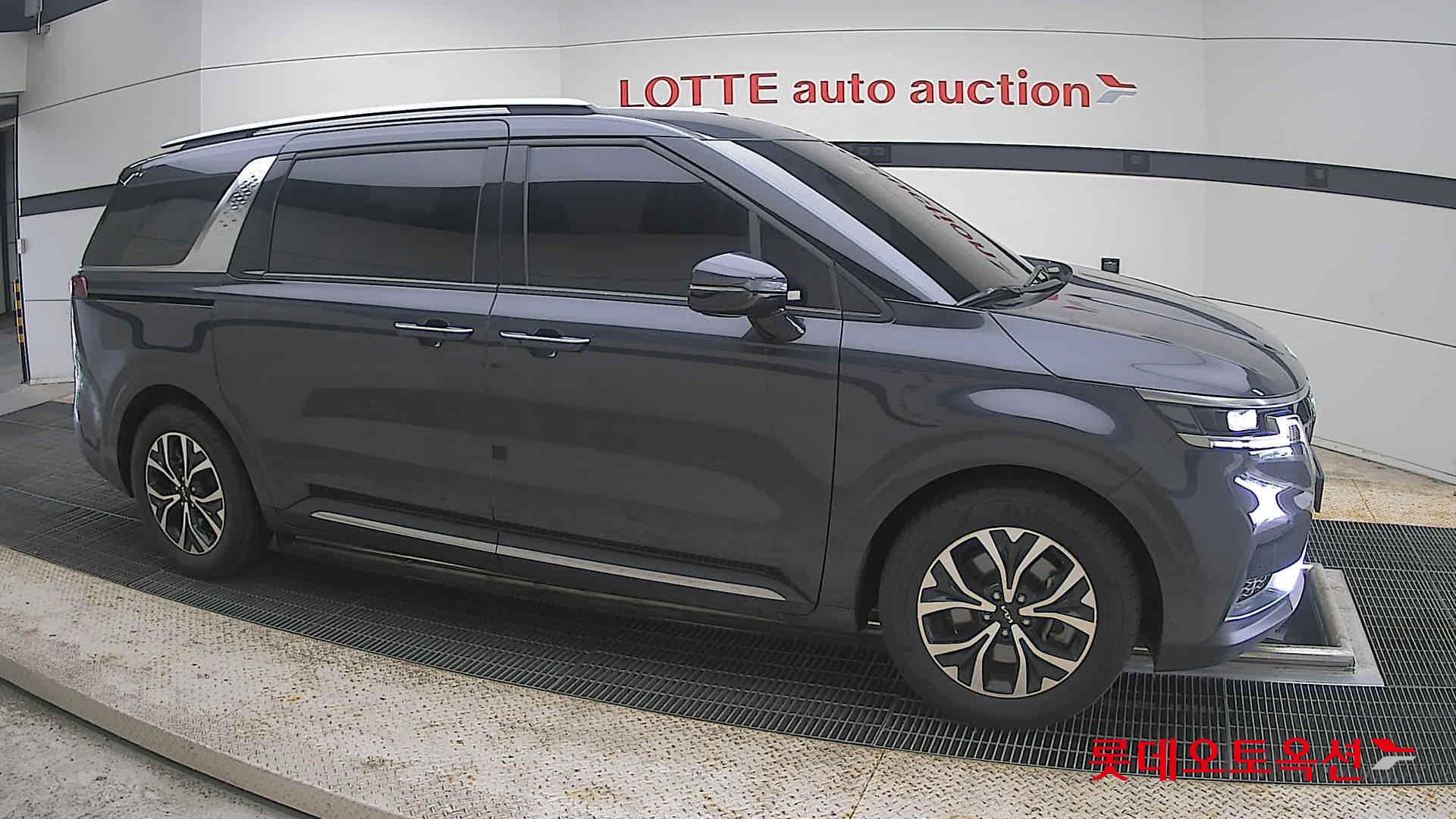 2022 - kia carnival