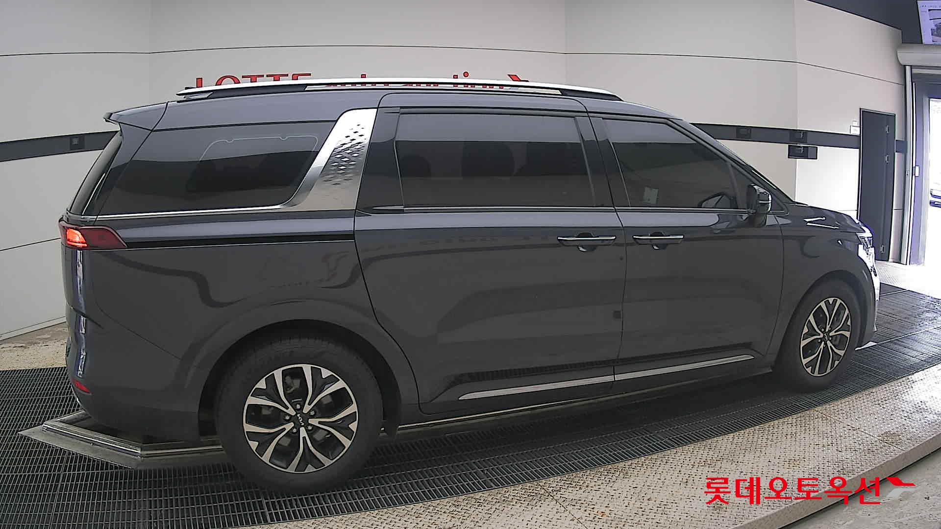 2022 - kia carnival