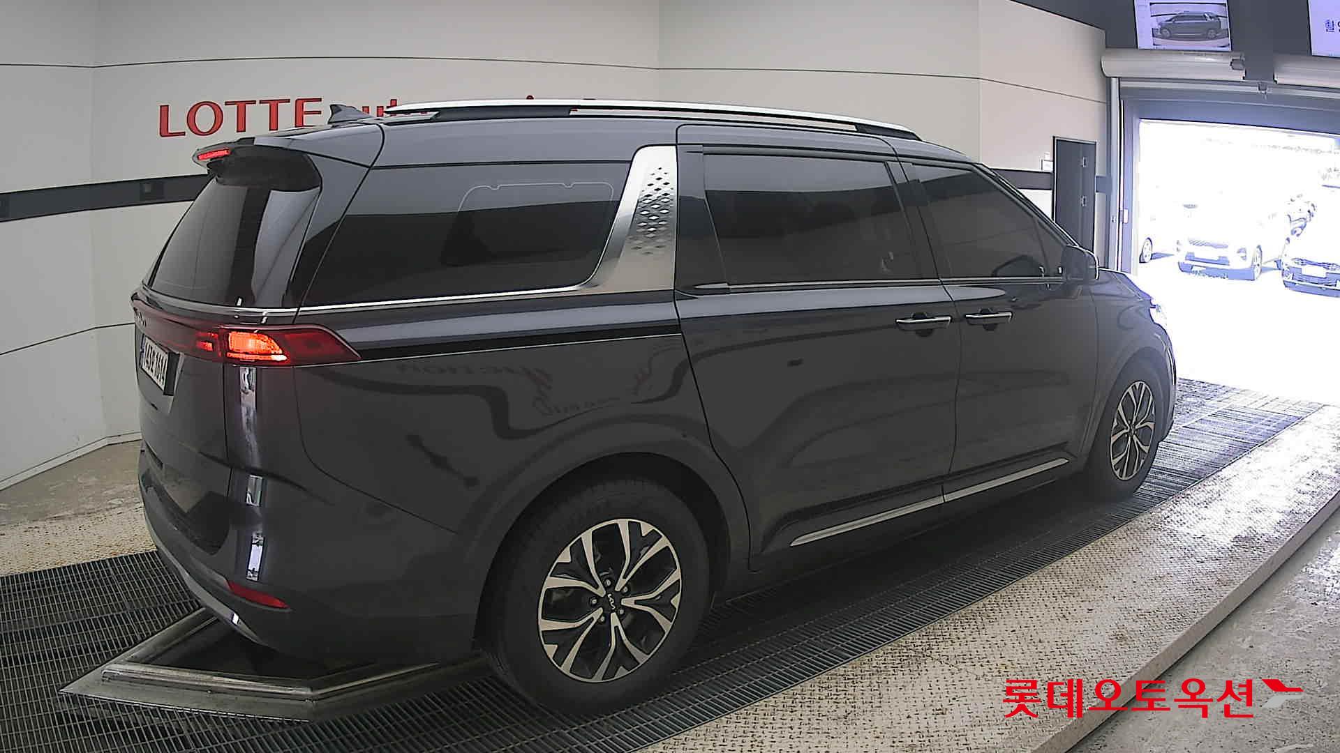2022 - kia carnival
