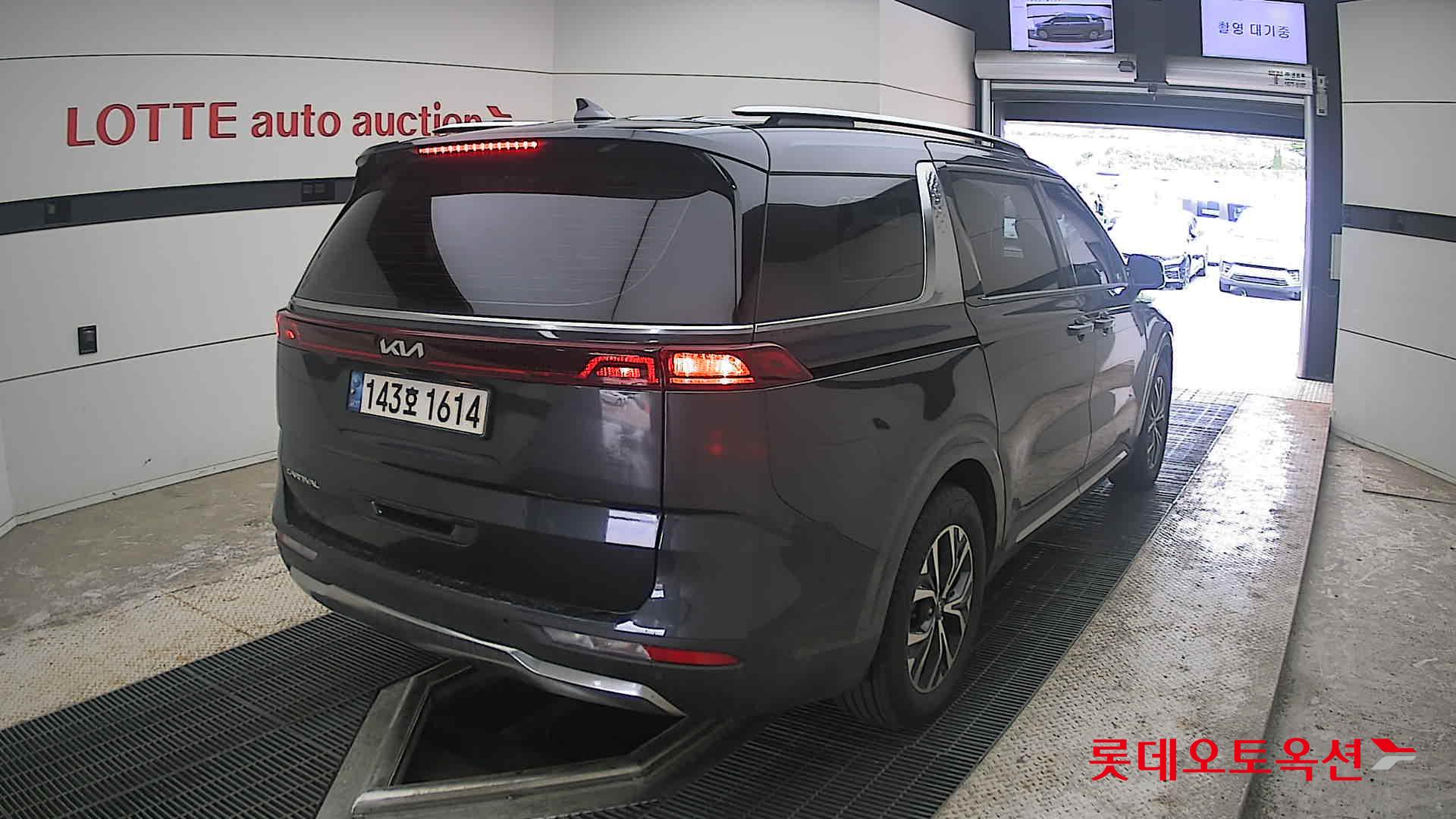 2022 - kia carnival