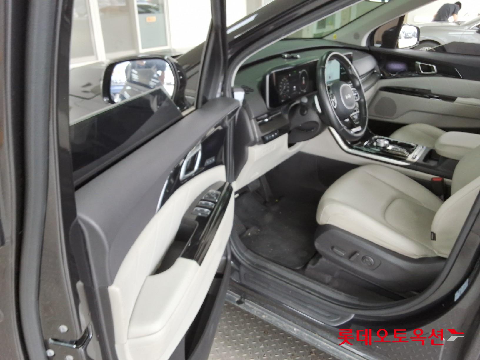 2022 - kia carnival
