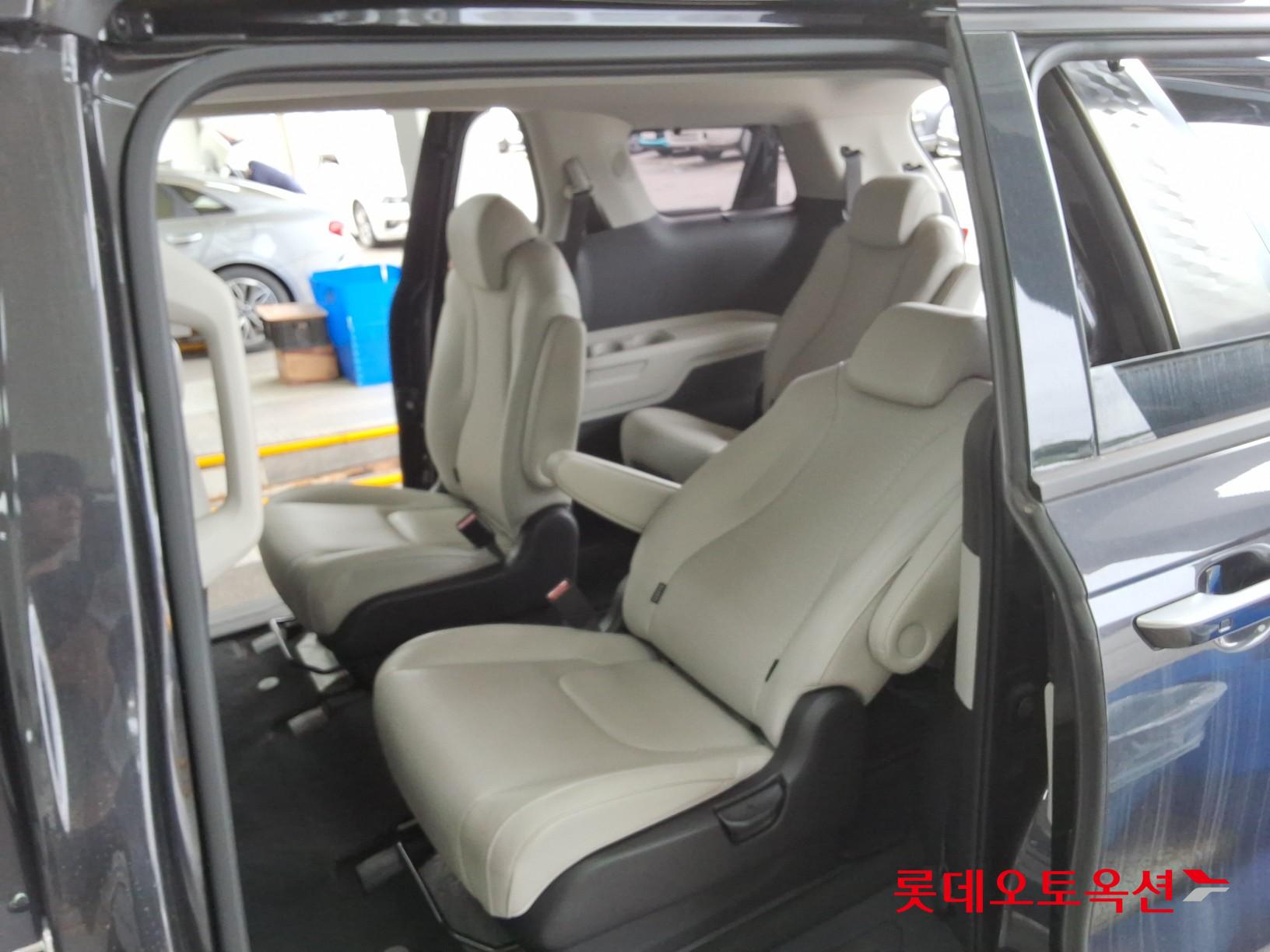 2022 - kia carnival