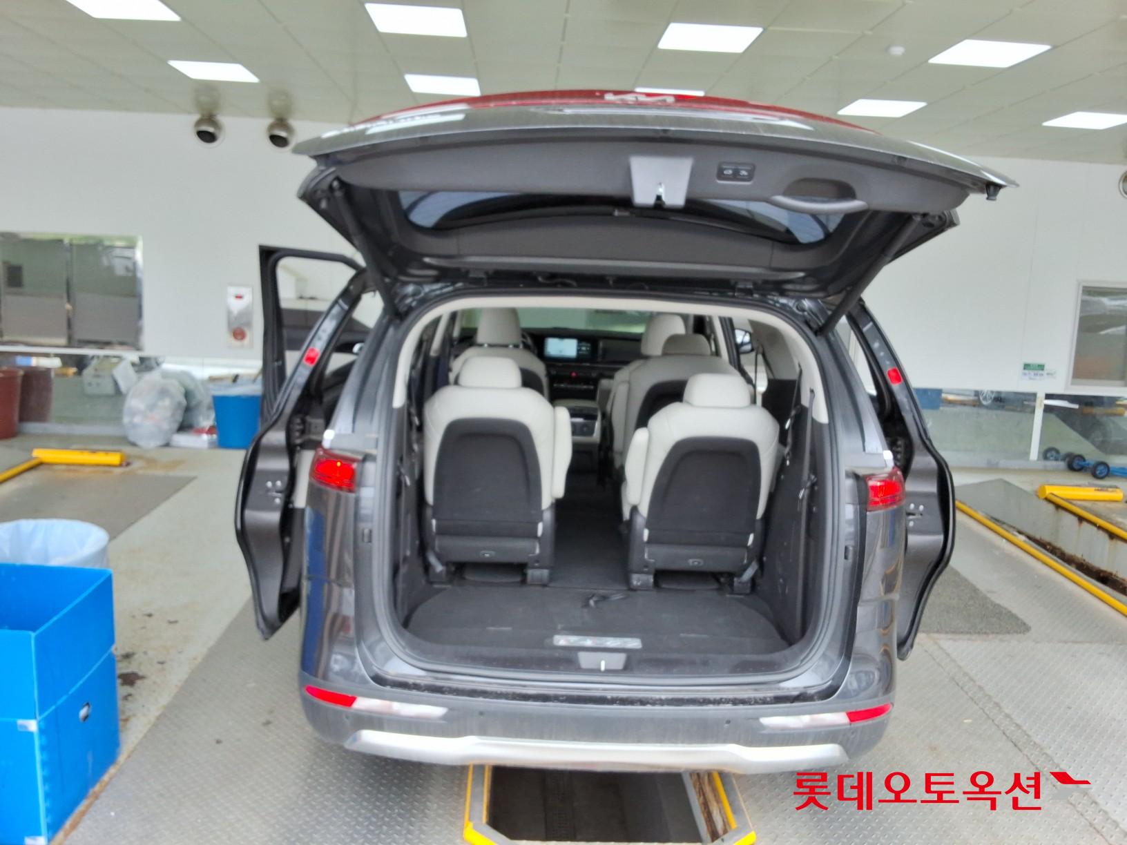 2022 - kia carnival
