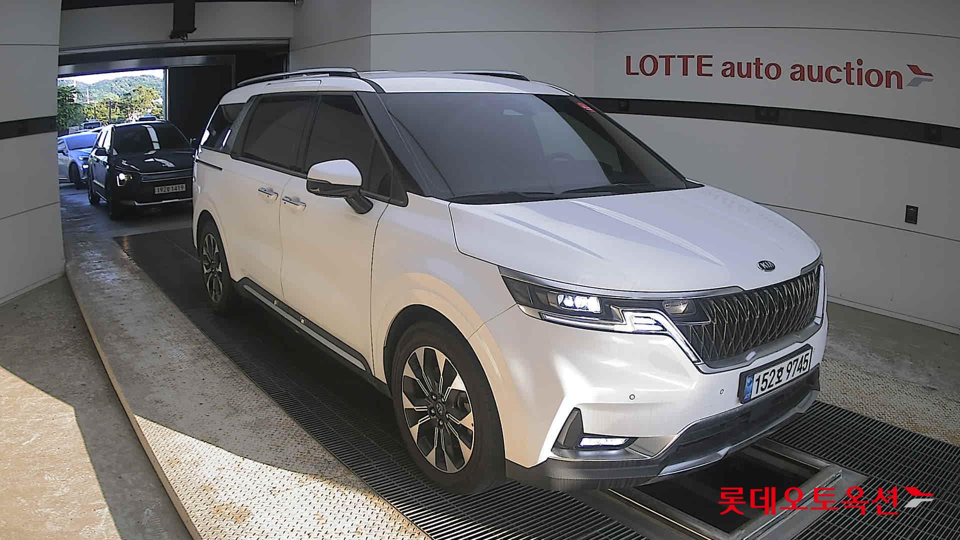 2021 - kia carnival