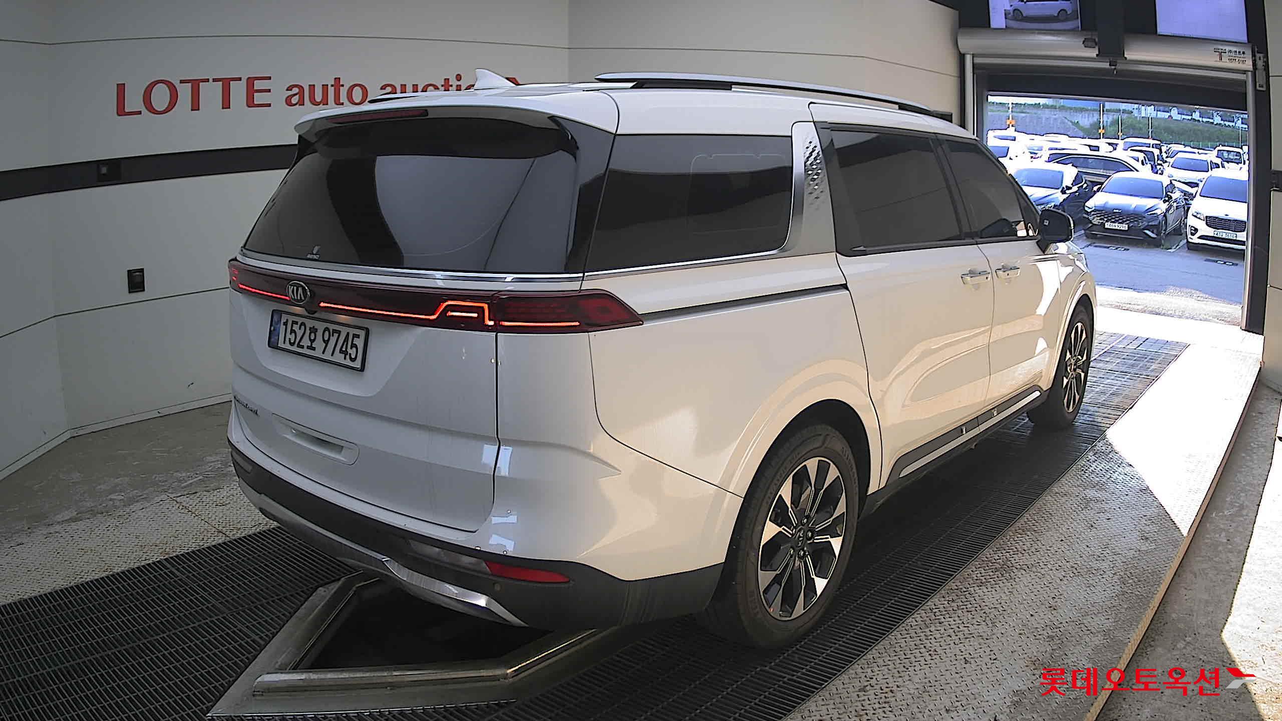 2021 - kia carnival