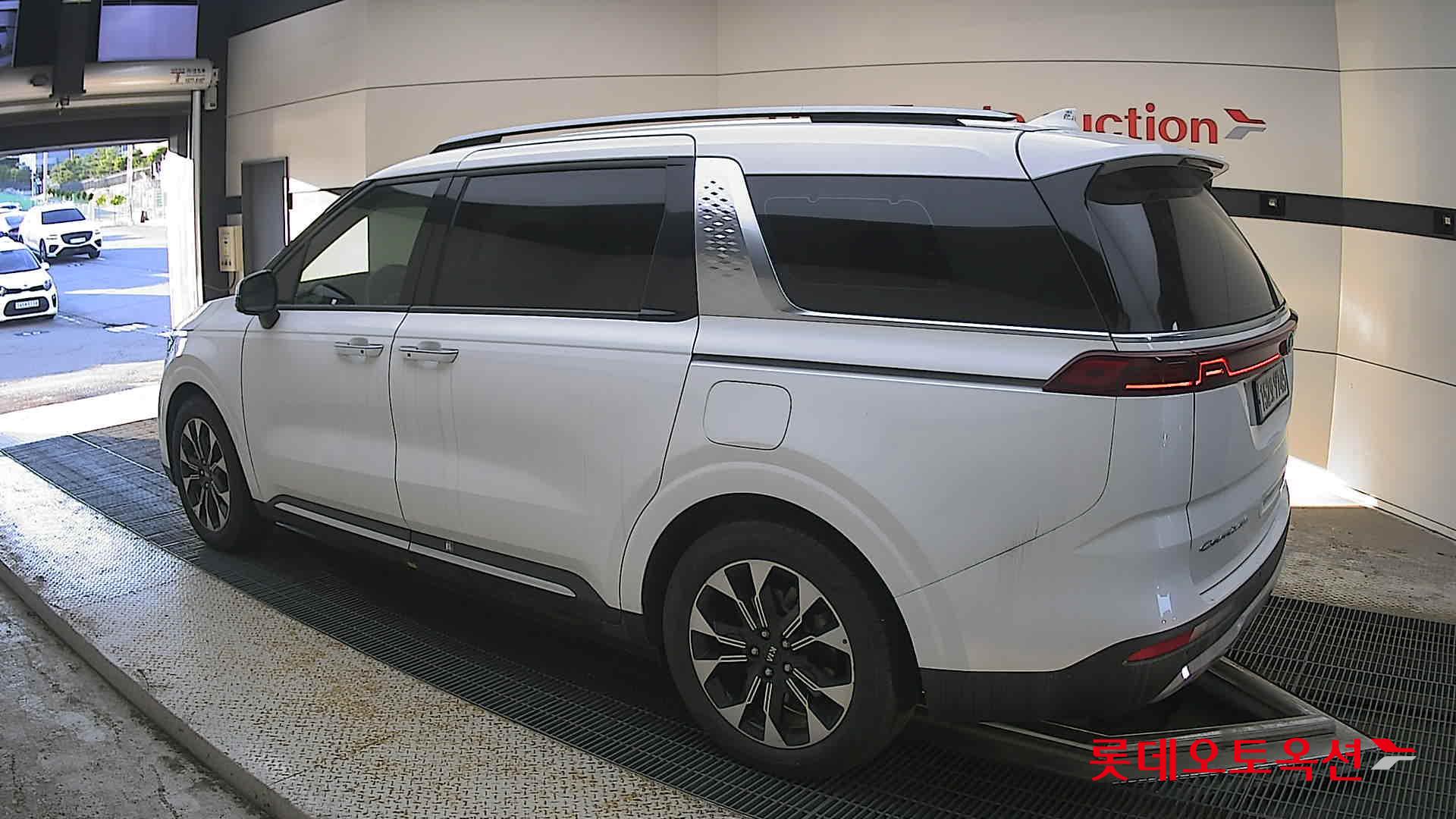 2021 - kia carnival
