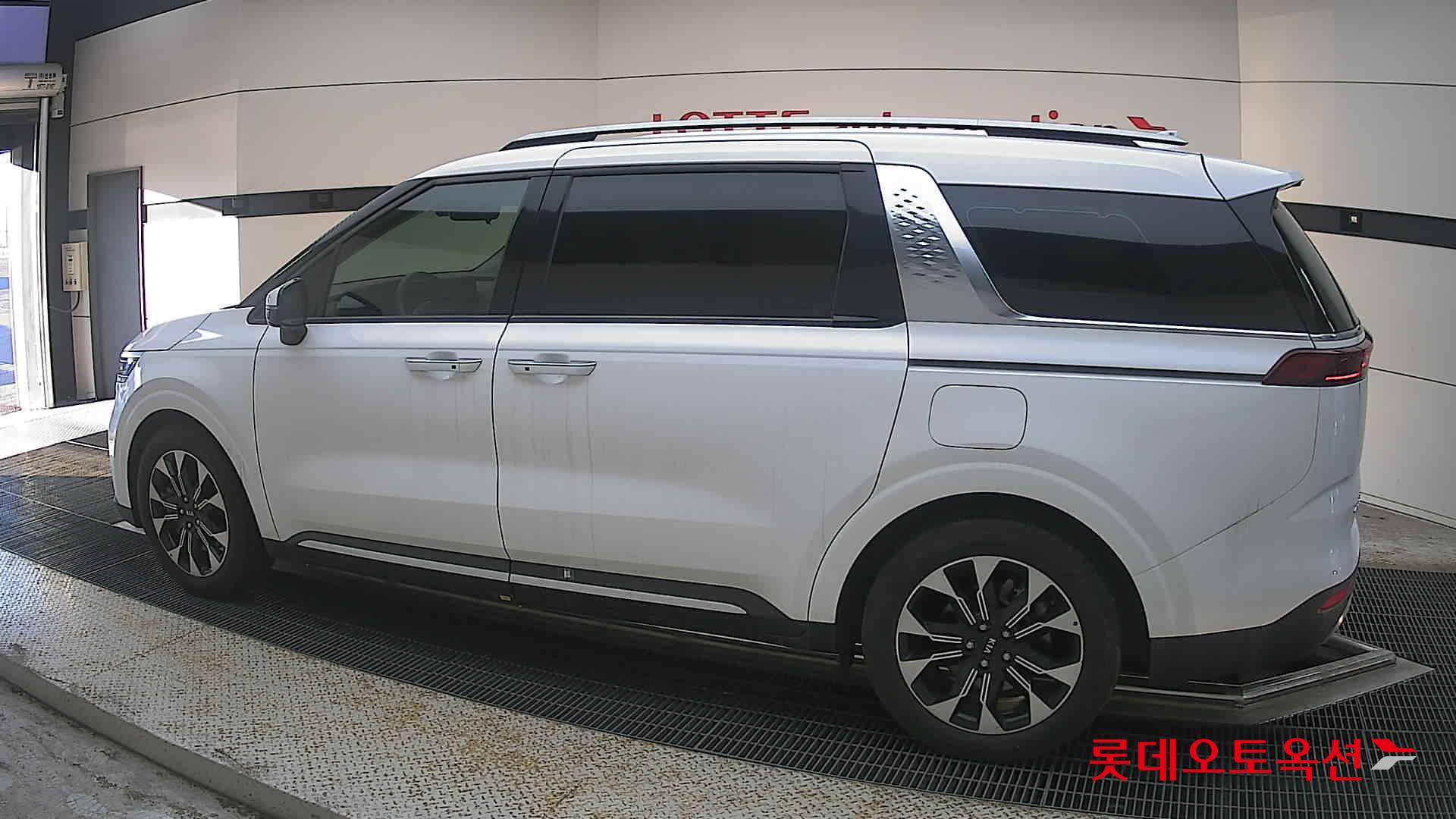 2021 - kia carnival