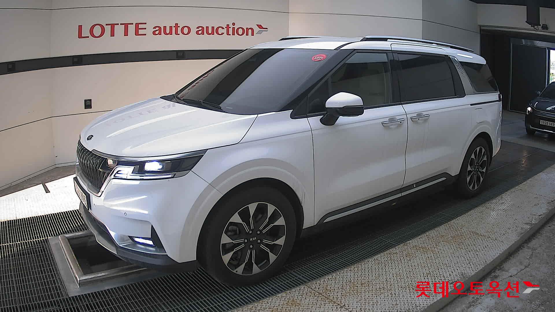 2021 - kia carnival