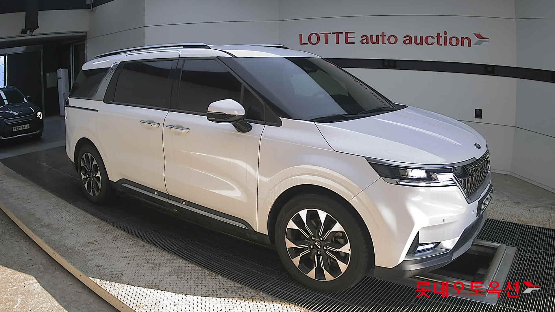 2021 - kia carnival