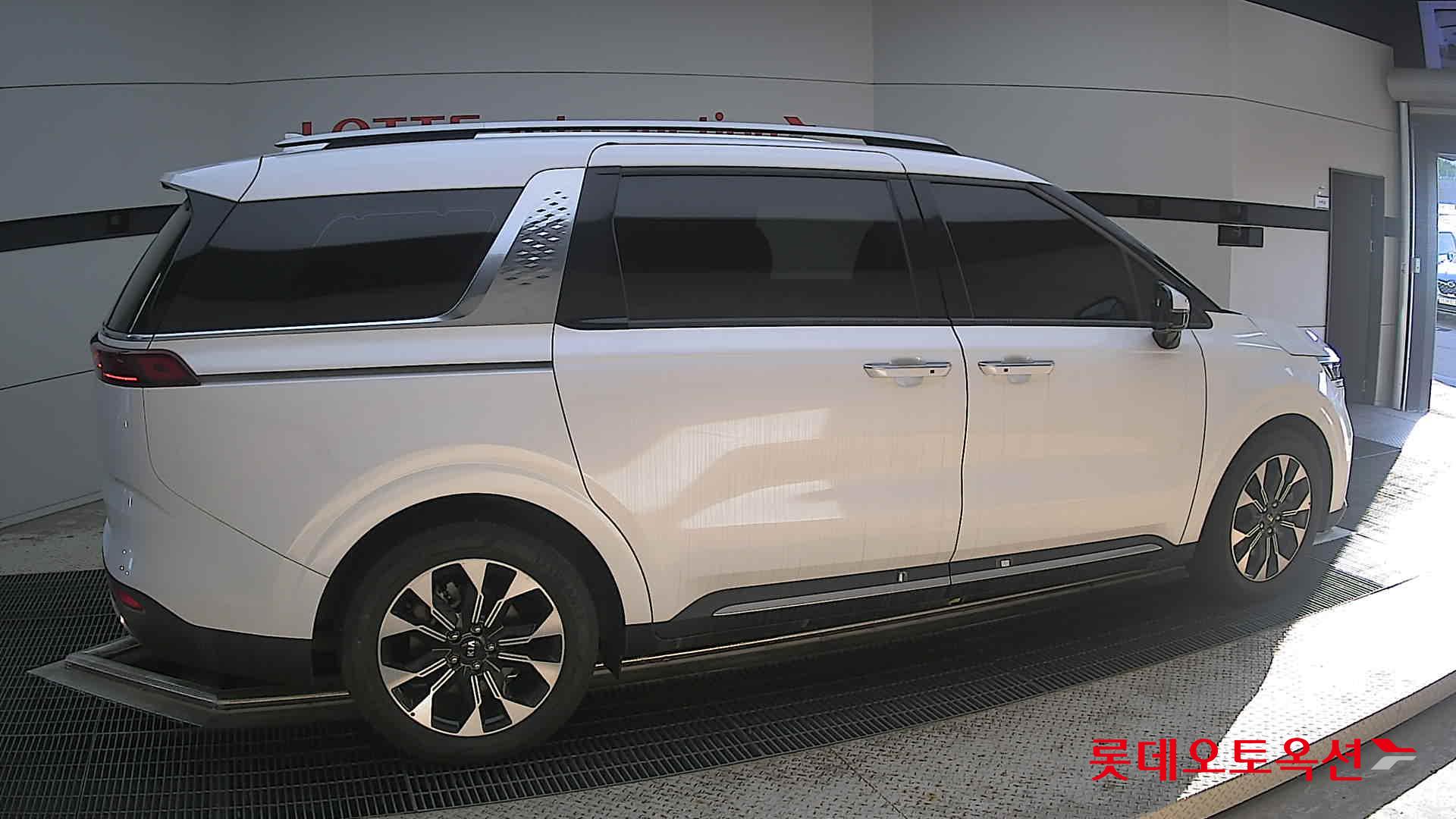 2021 - kia carnival