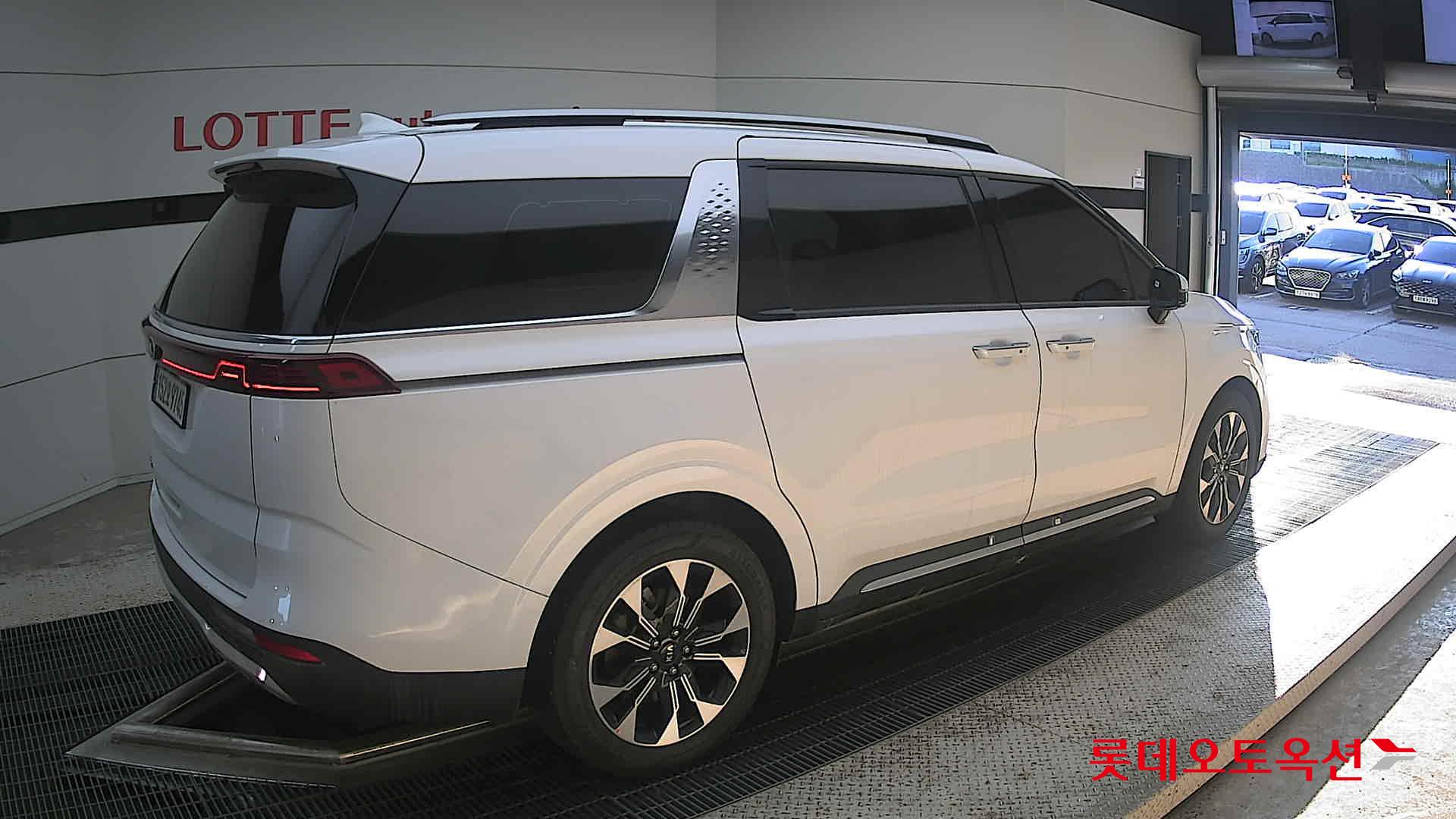 2021 - kia carnival