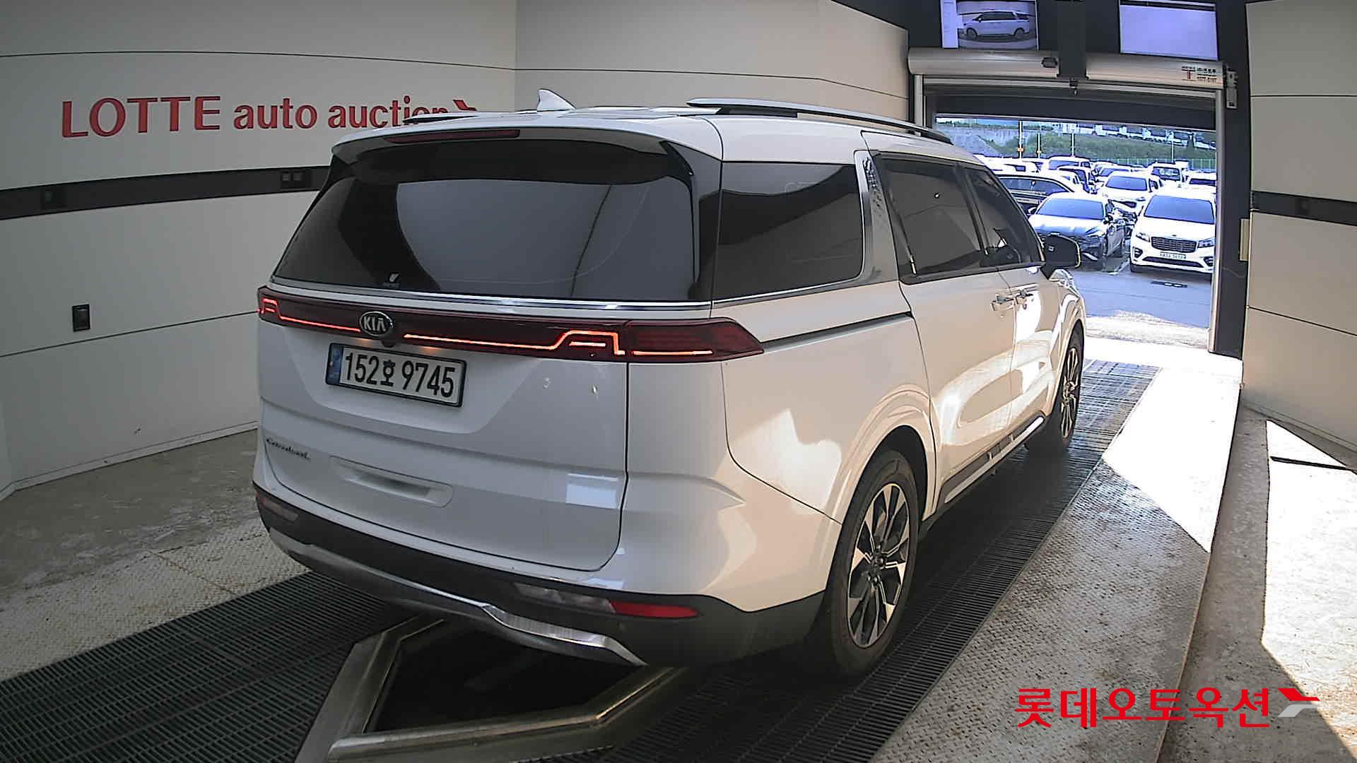 2021 - kia carnival