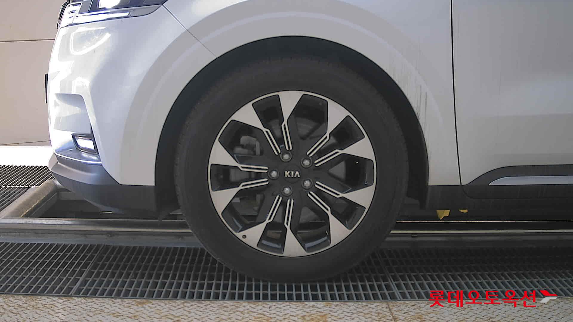 2021 - kia carnival