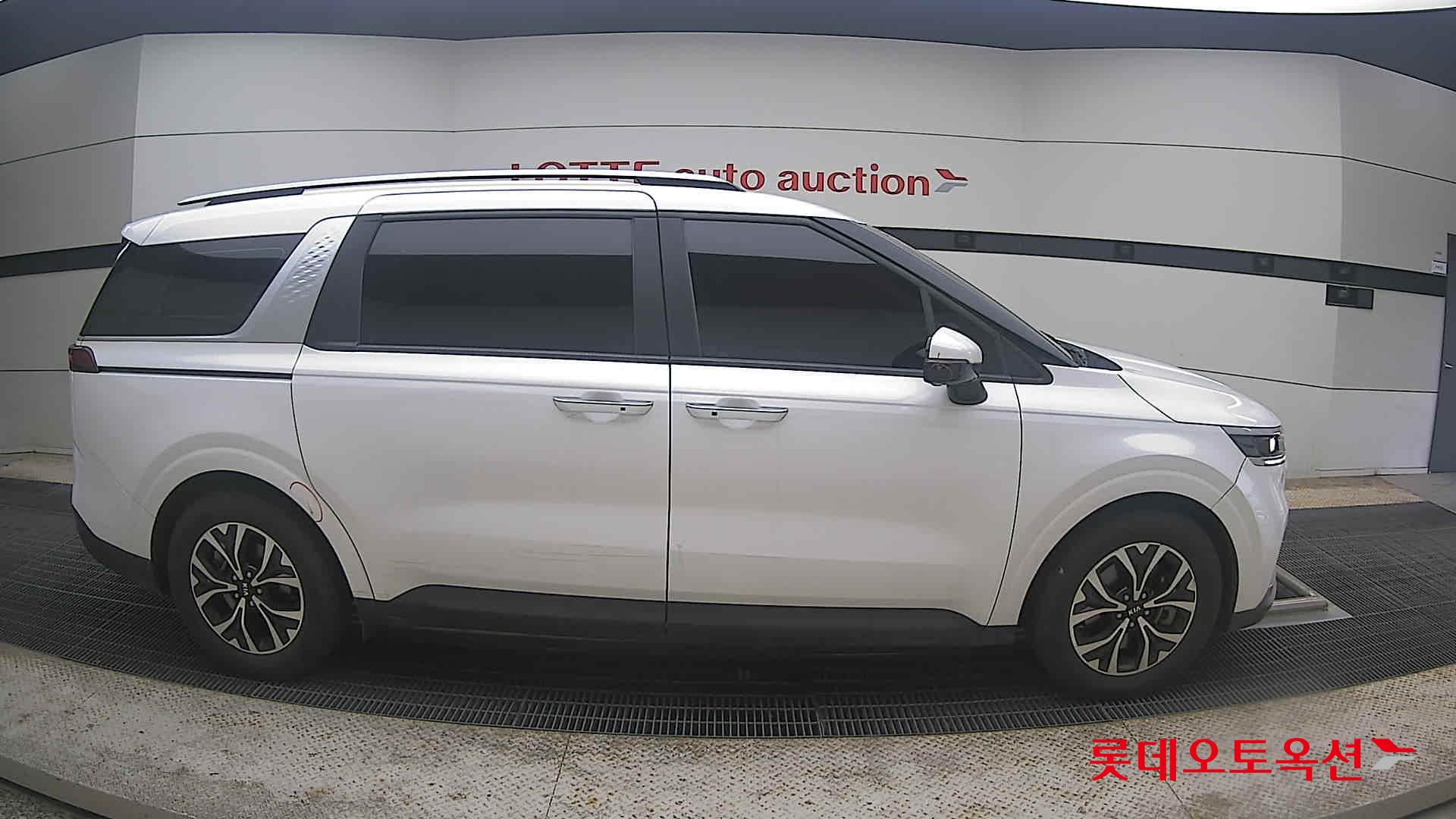 2021 - kia carnival