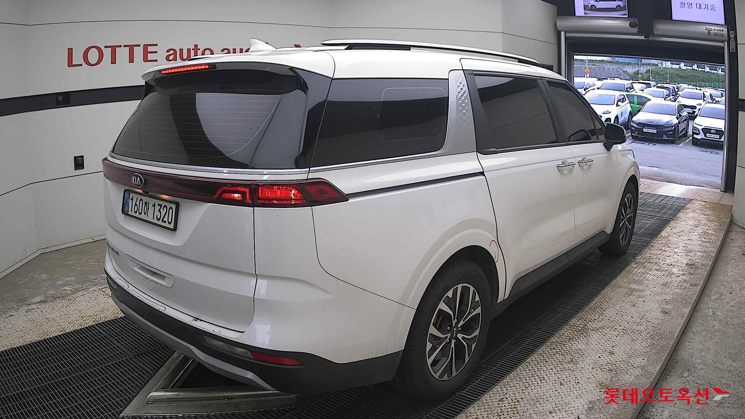 2021 - kia carnival