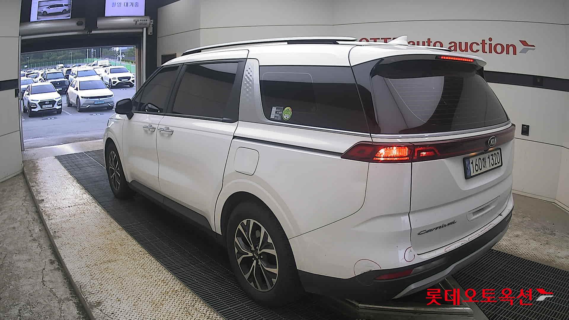 2021 - kia carnival
