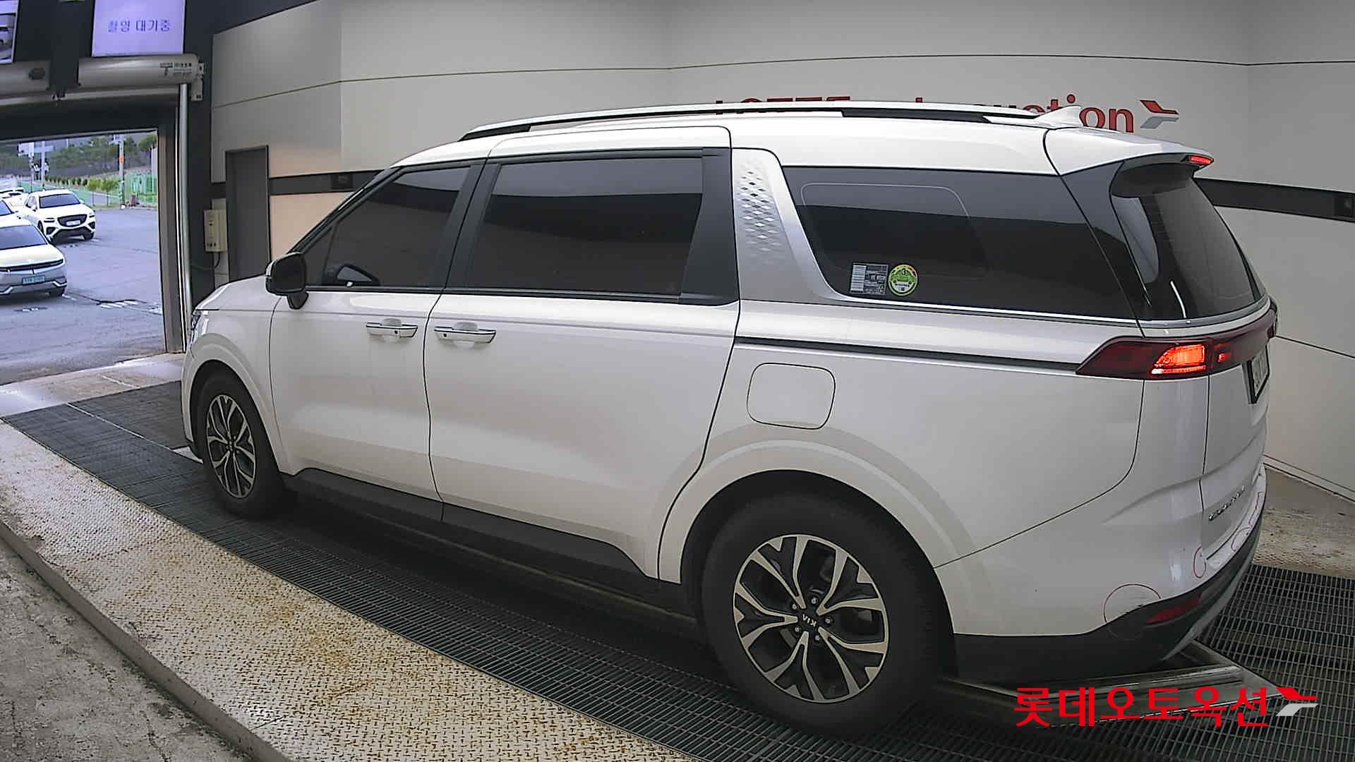 2021 - kia carnival