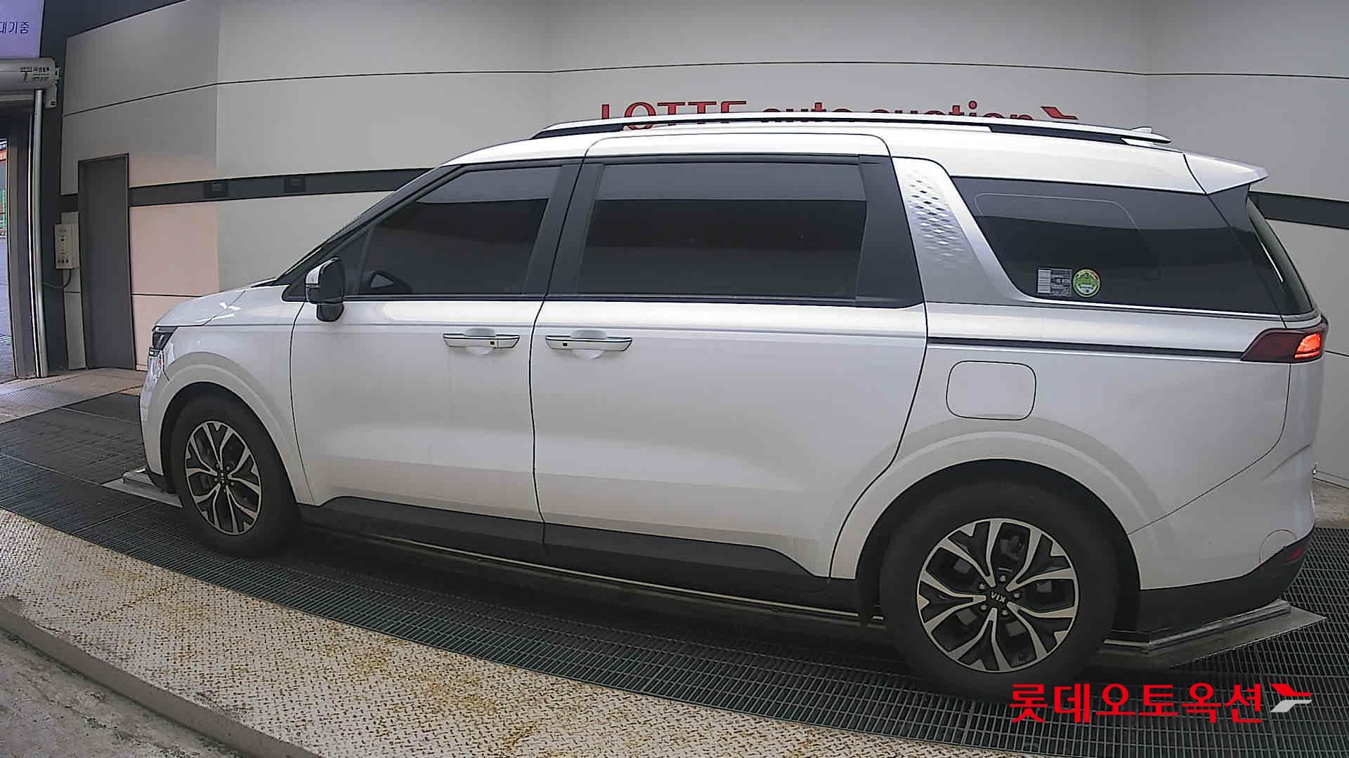 2021 - kia carnival
