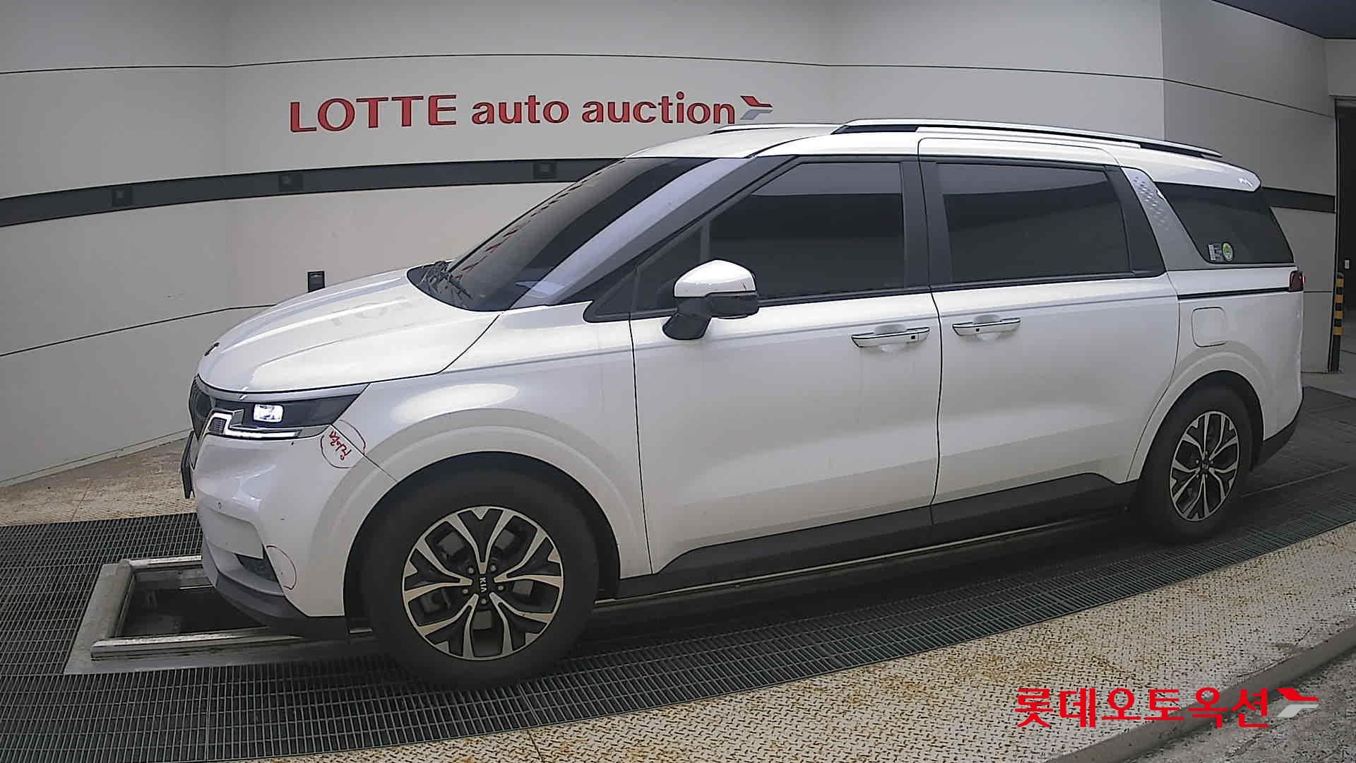 2021 - kia carnival